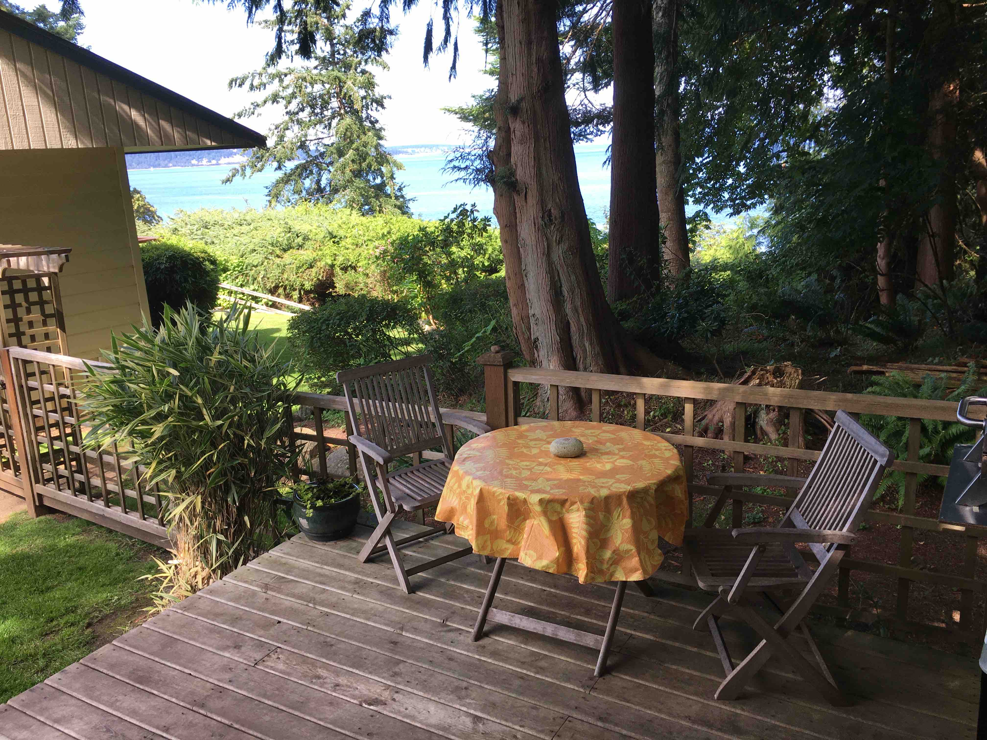 Waterfront micro cabin with stunning view Cabins for Rent in Bowser