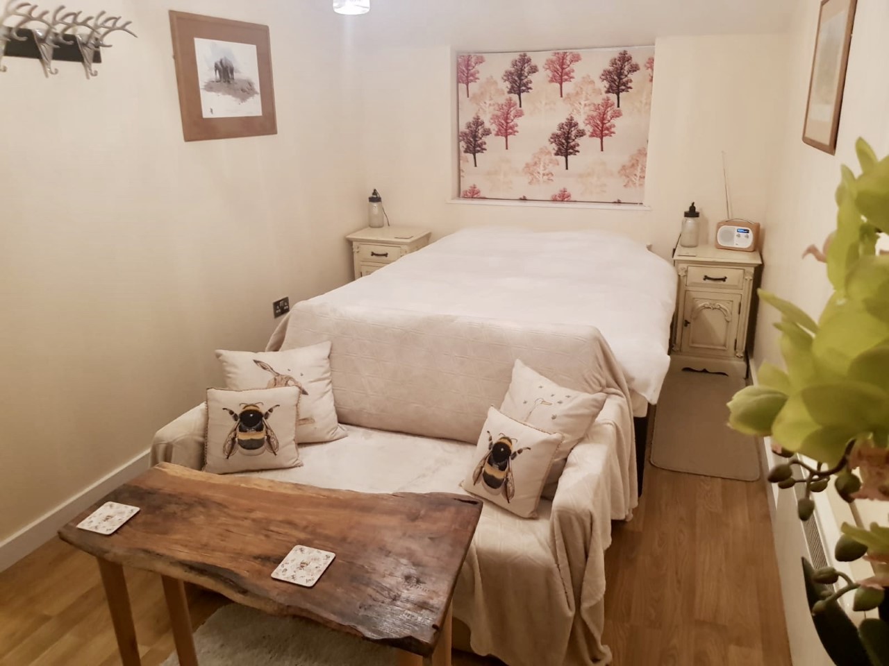 Beehive Luxury boutique twin/double nr Amazon BRS2