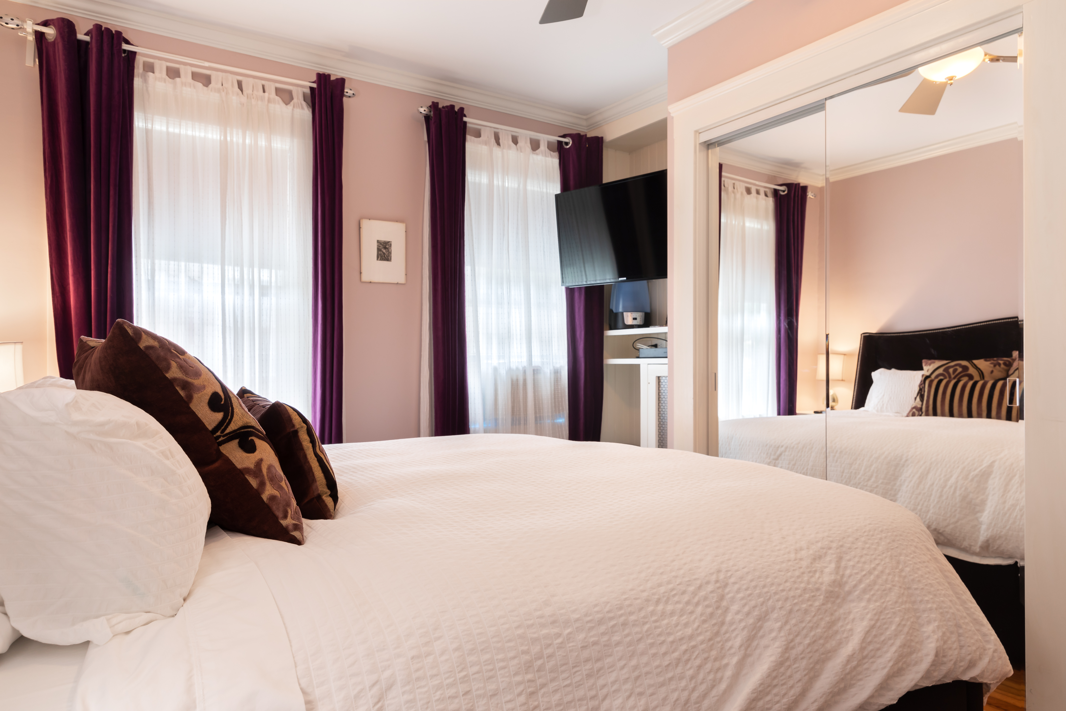 Upscale 2 Bdrm Suite: Kitchen, Spa Bath, Laundry