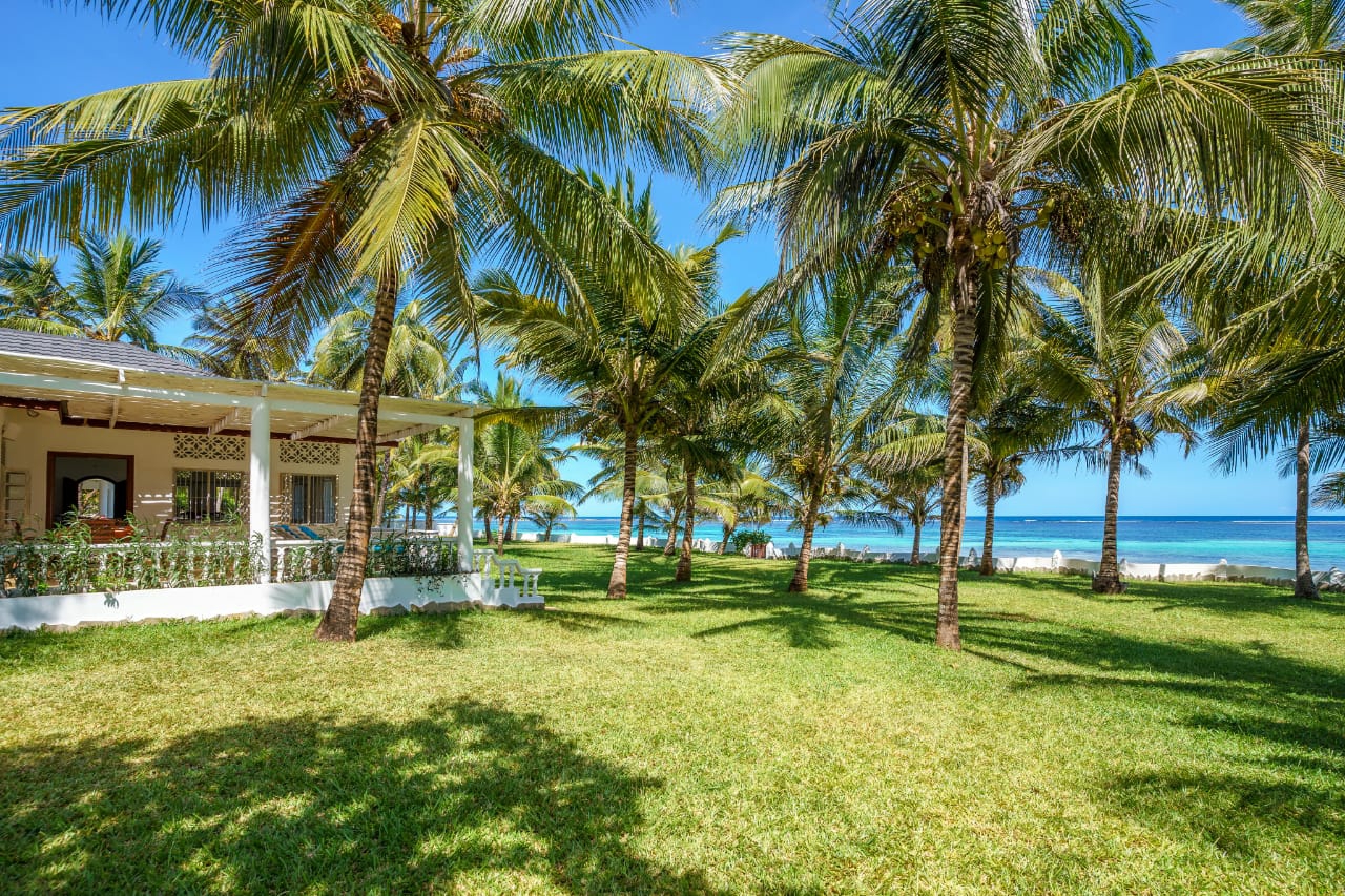 White House, beach  cottage
