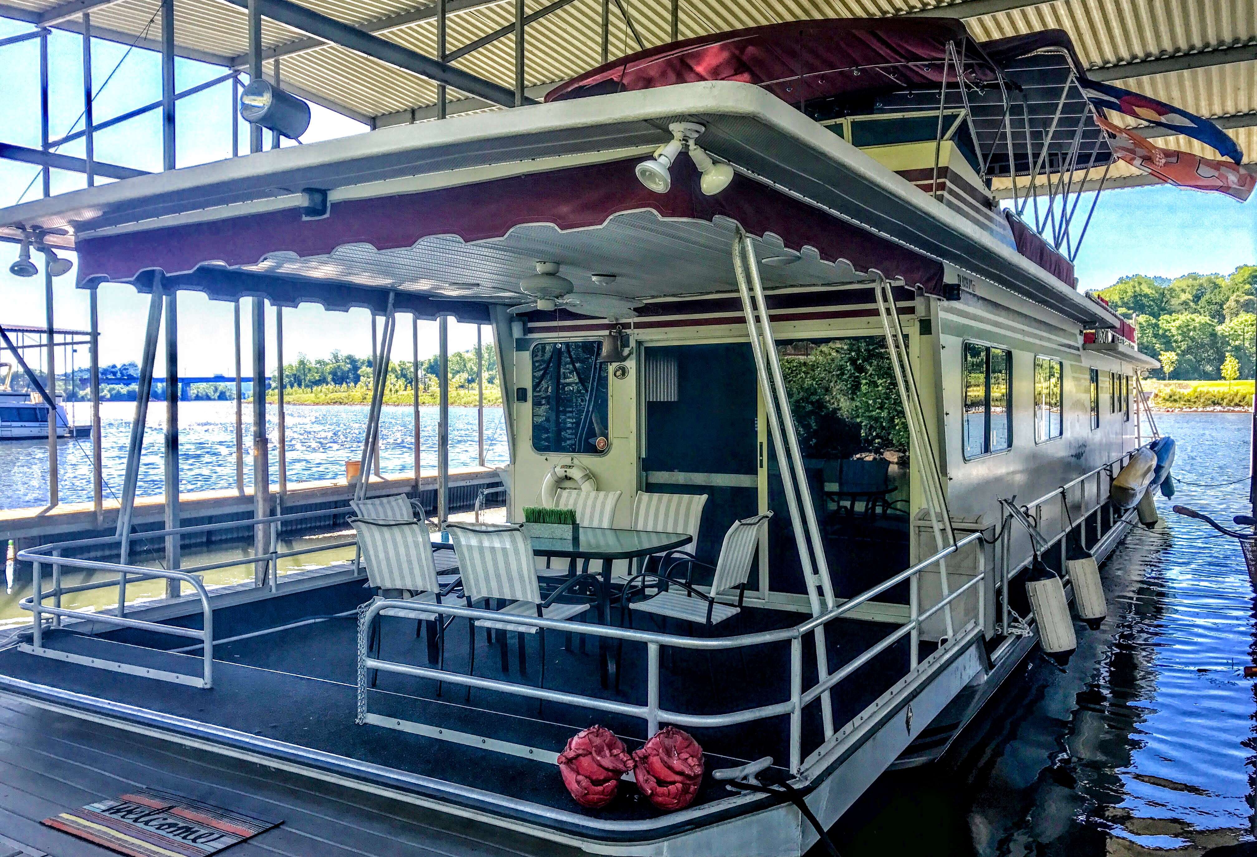 Immaculate 70' Houseboat easy walk to DT Knox - Houseboats for