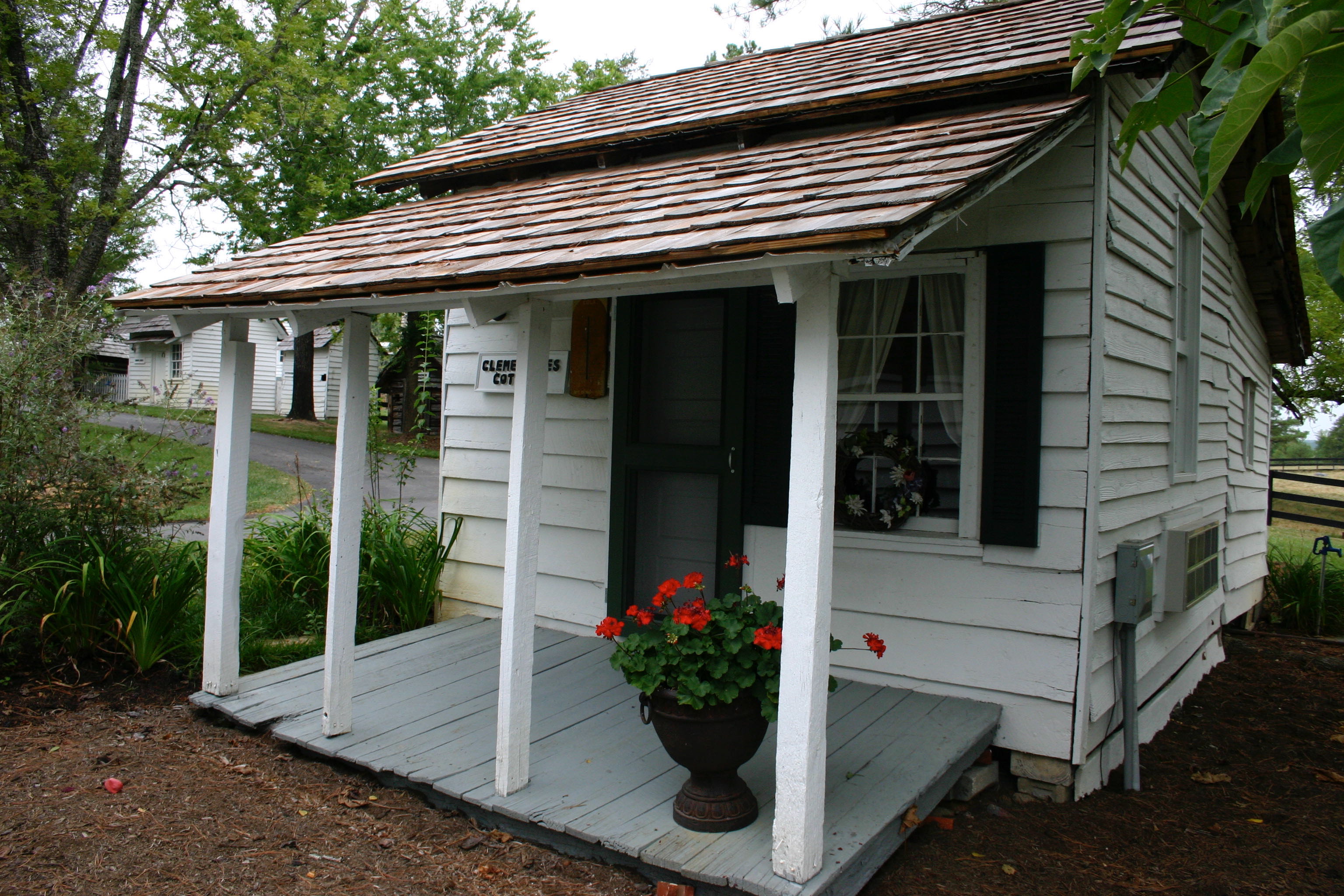 Clementine's Cottage at Lake O' The Woods Estate