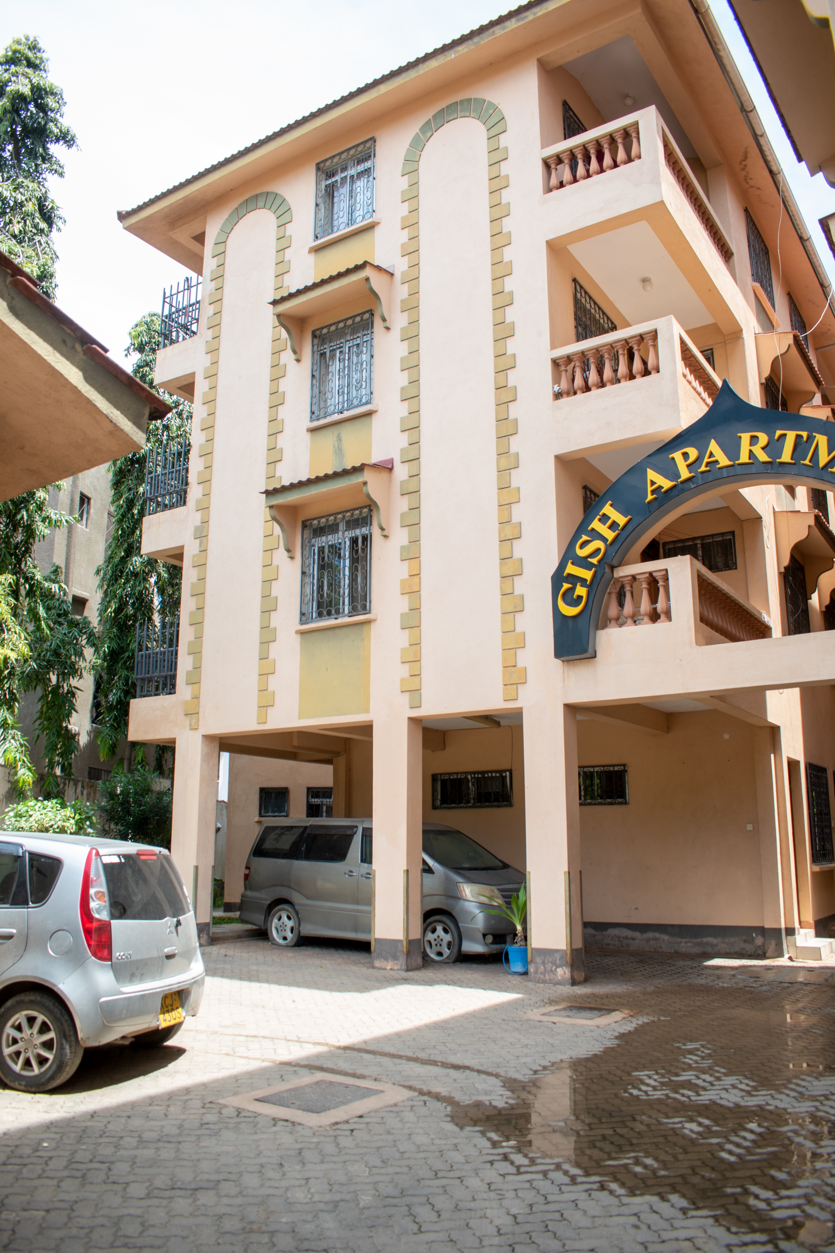 lovely studio apartment with garden view and free parking