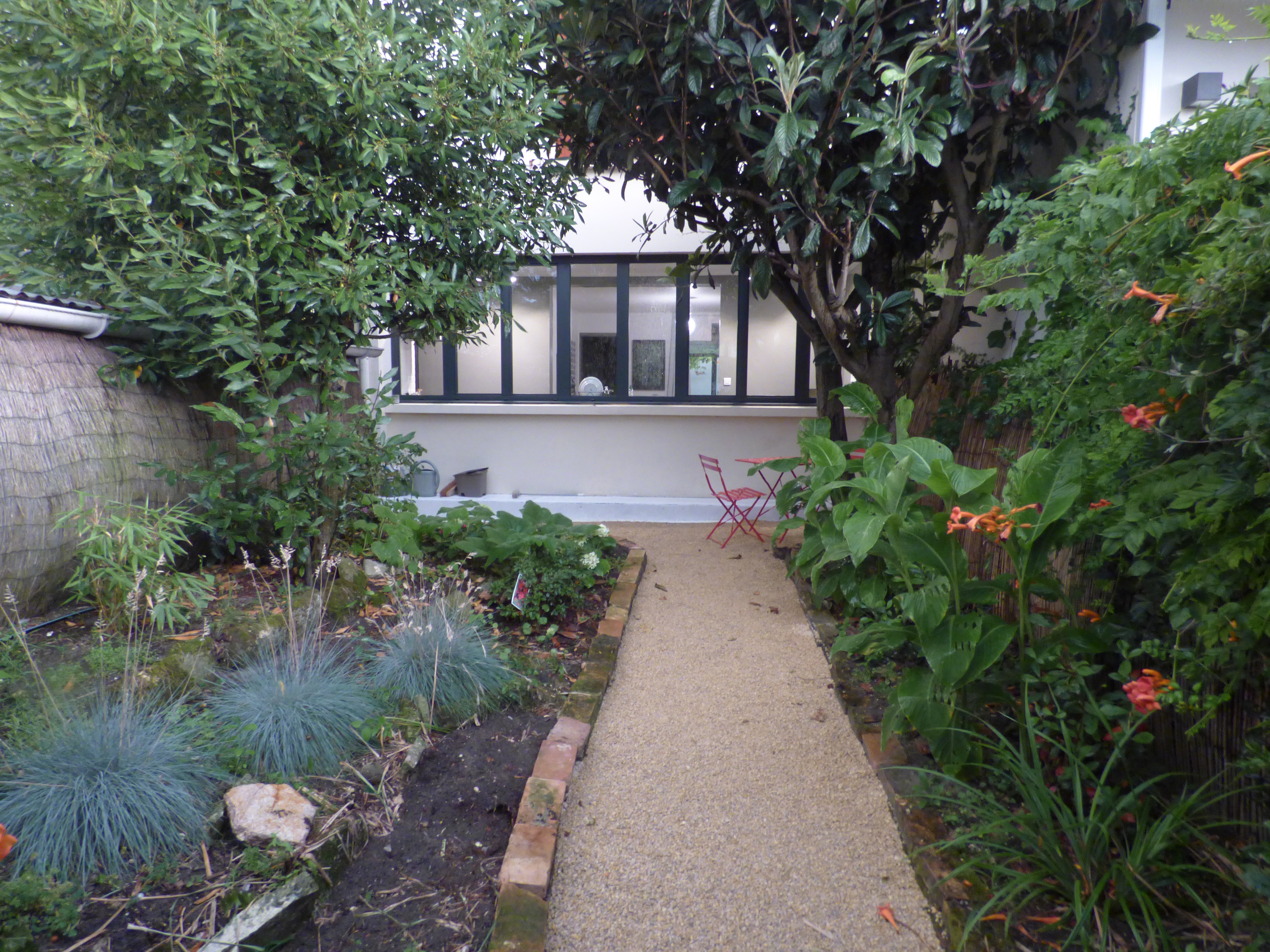 House with garden near beach / city center