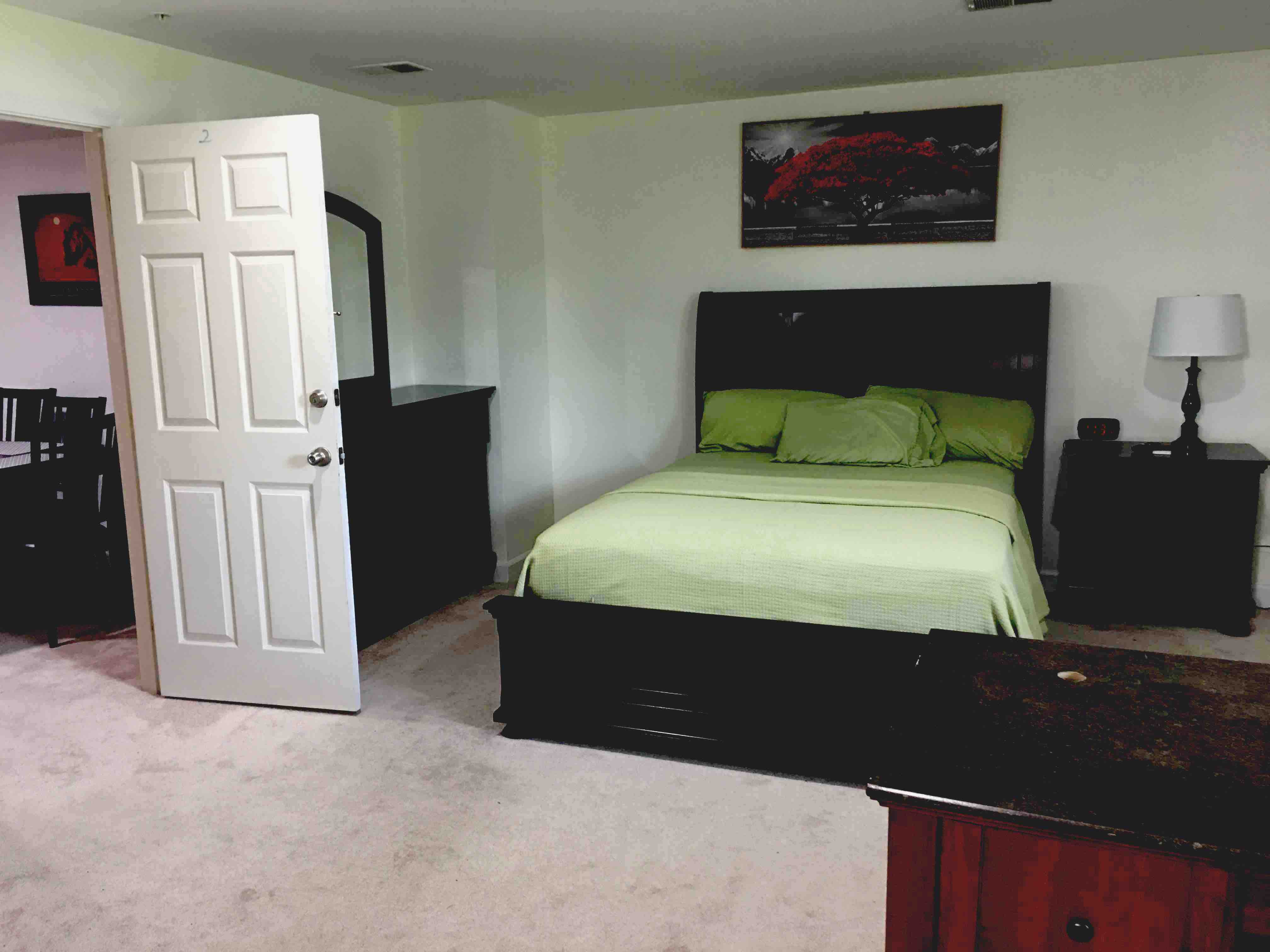 UNIT B: Prvt Beautiful, Cozy Rm w/ Qbed, Prvt Bth