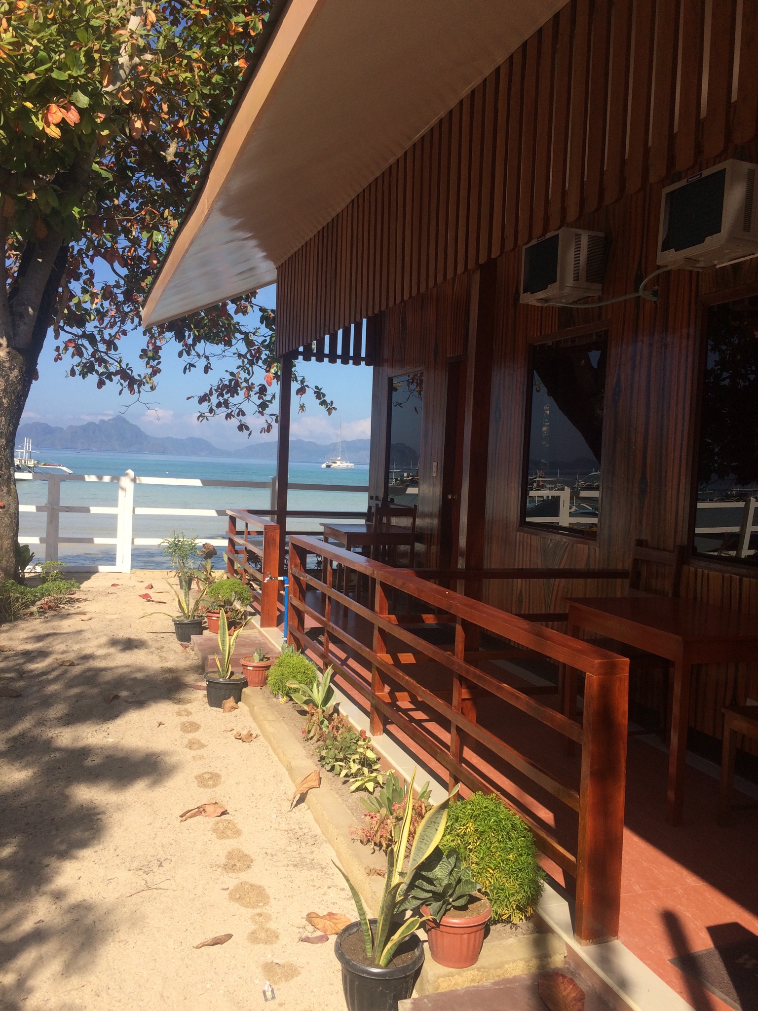 Fabregas beach cottage Room 2 Guesthouses for Rent in El Nido