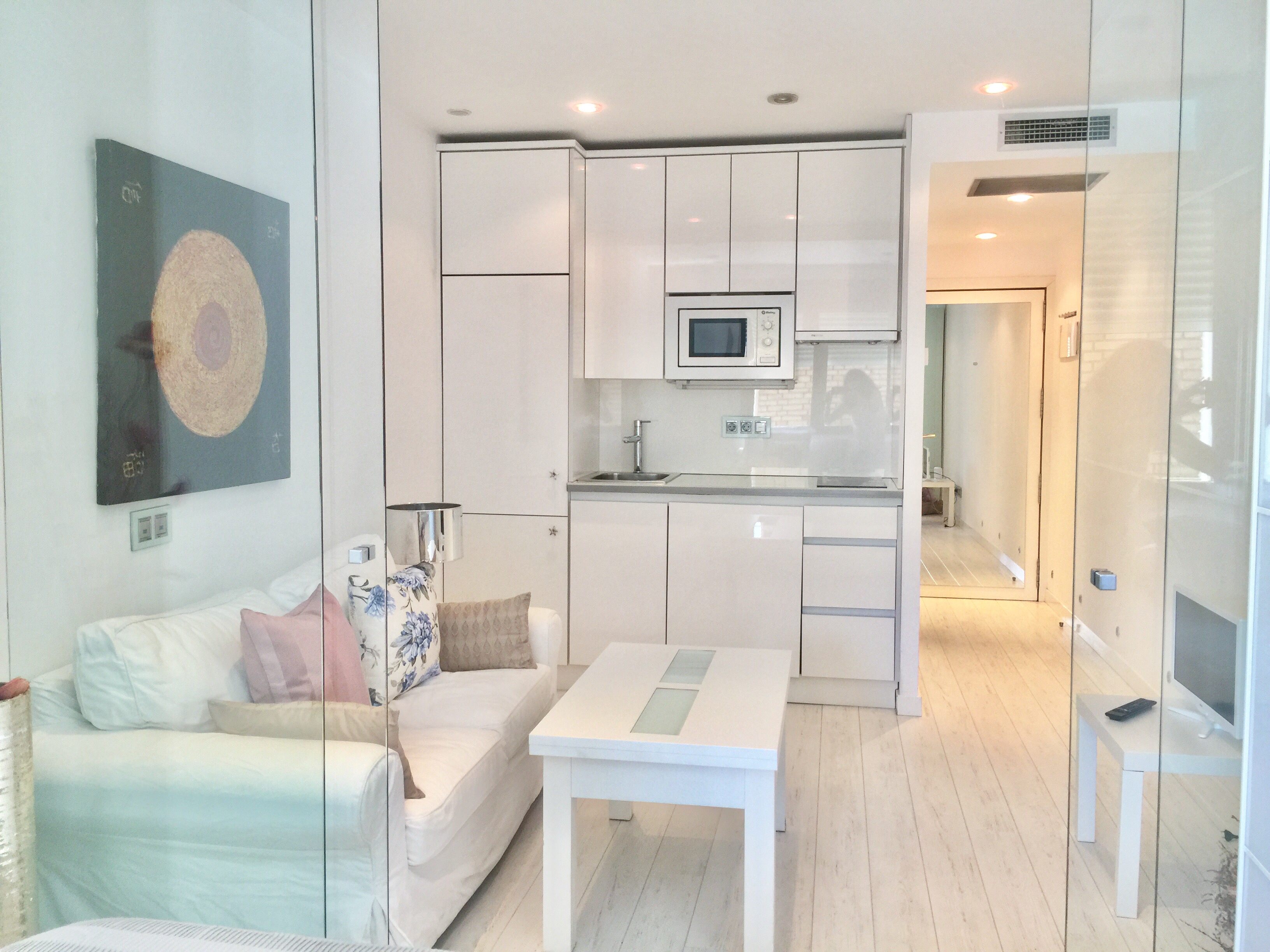 Apartamentos de Lola 1, Bright studio with pool i.