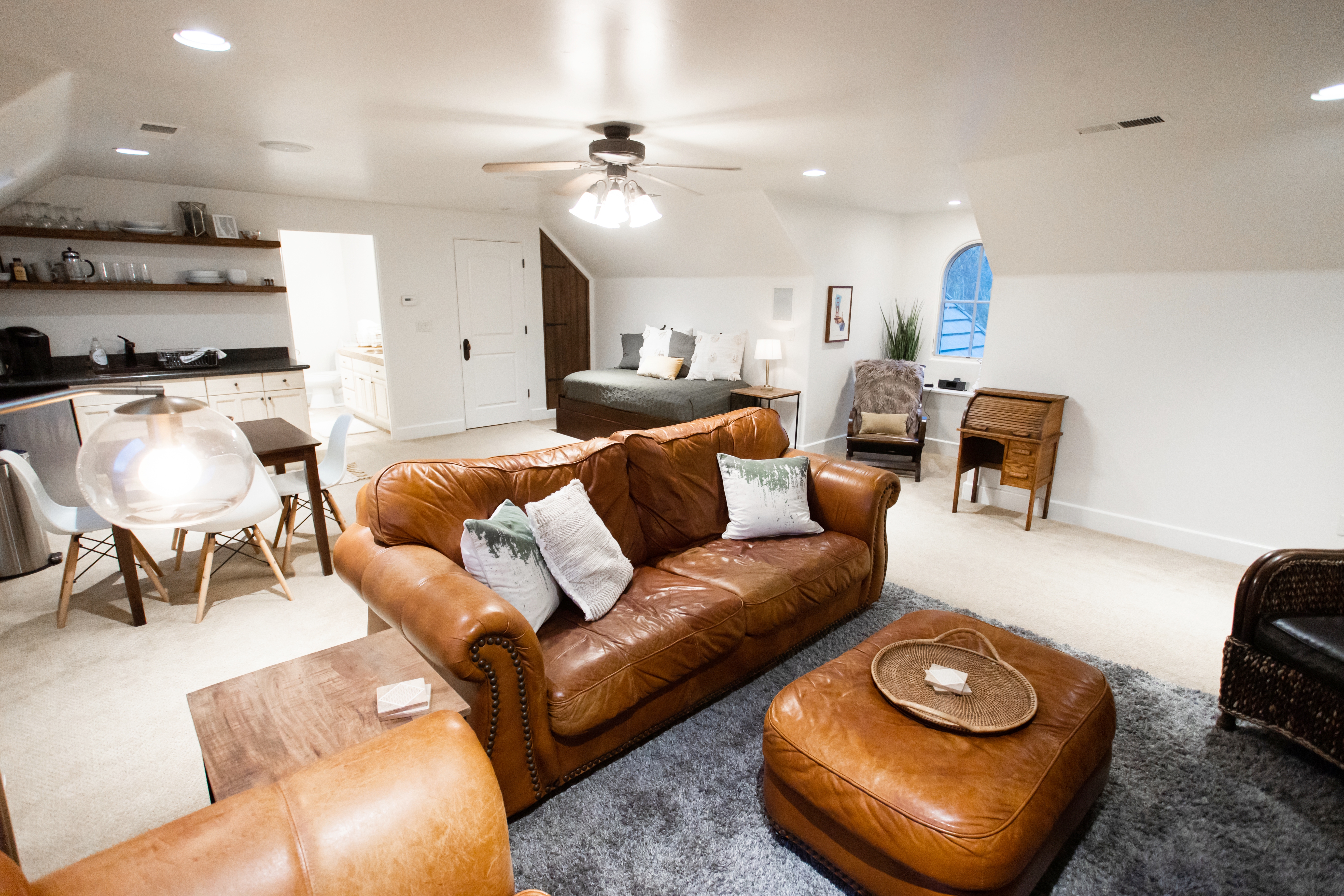 Entire Upscale Guest Suite, Mountain Views