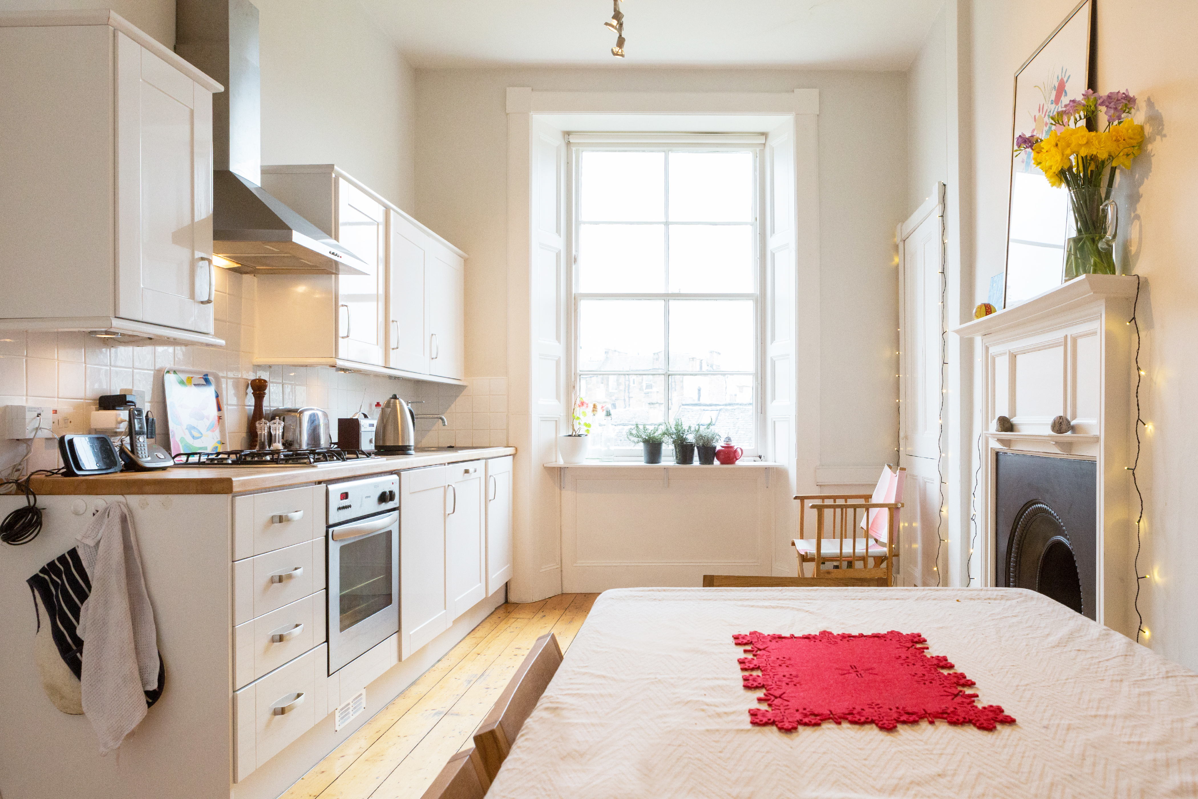 Comfortable room in lovely Stockbridge flat in Comely Bank, Edinburgh