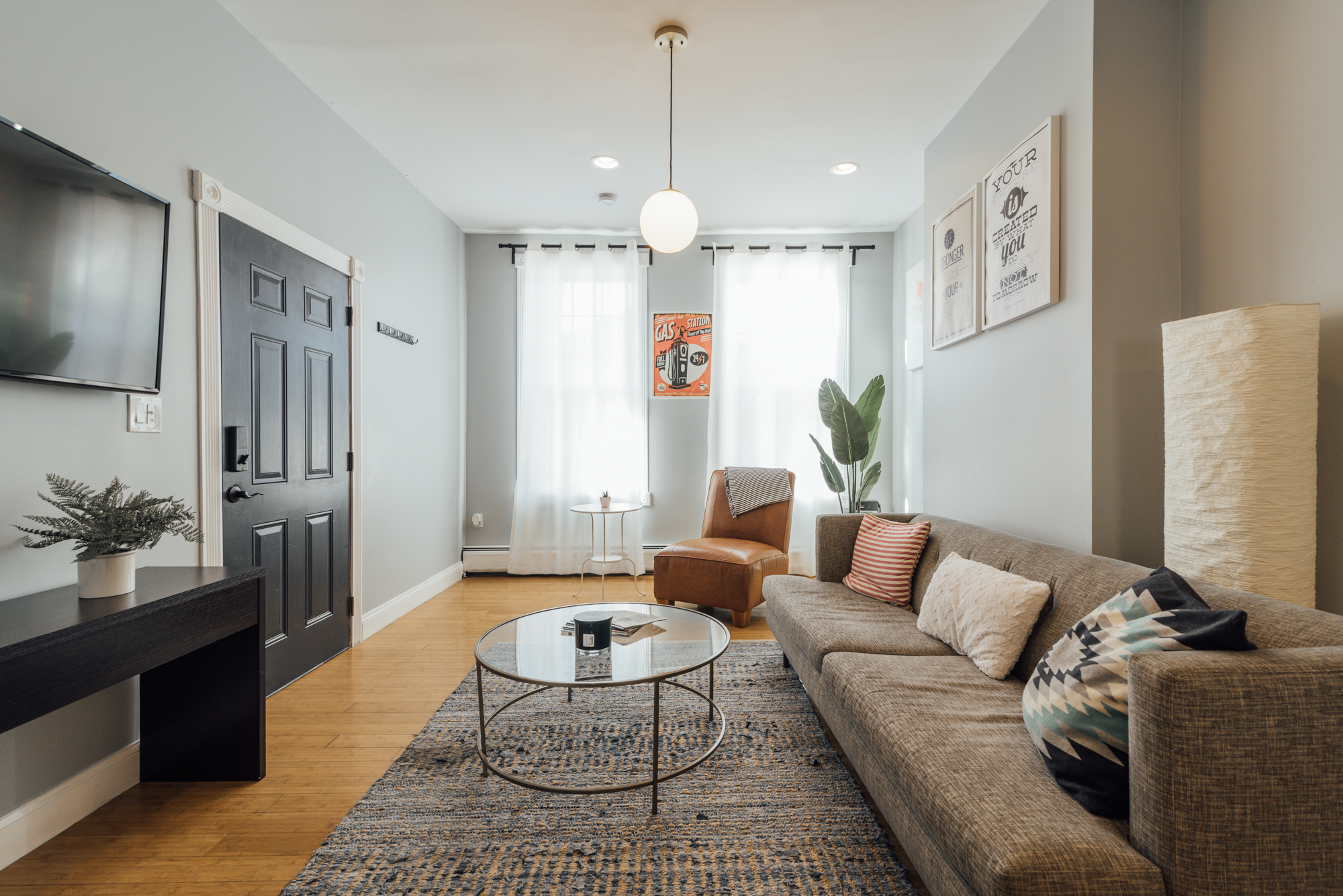 Stylish One Bed Apt 40 mins from NYC - TV/Laundry in Ward F (councilmember Jermaine D. Robinson), Jersey City