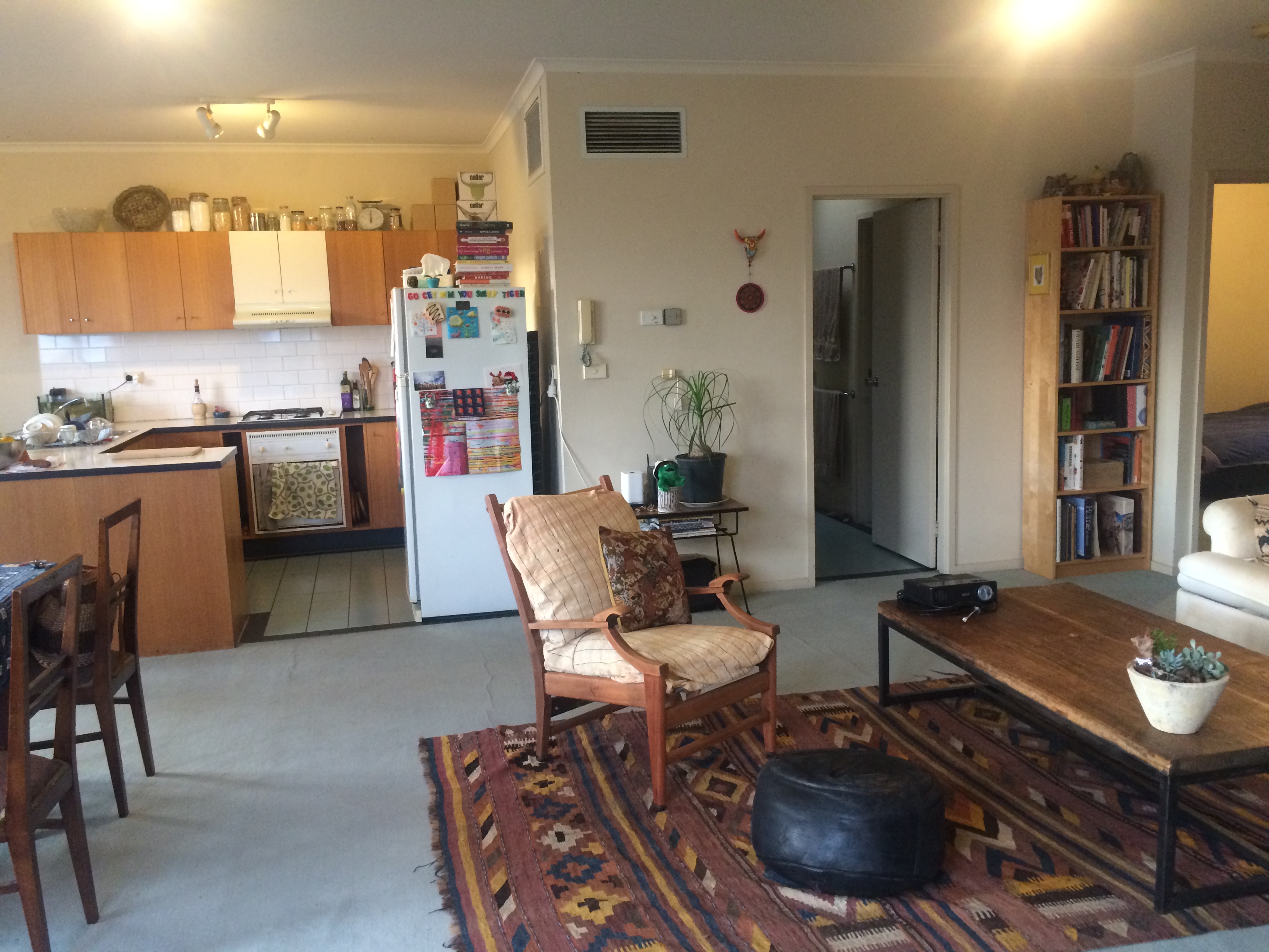 Queen Bed, Uniquely large apartment. in Moreland, Melbourne
