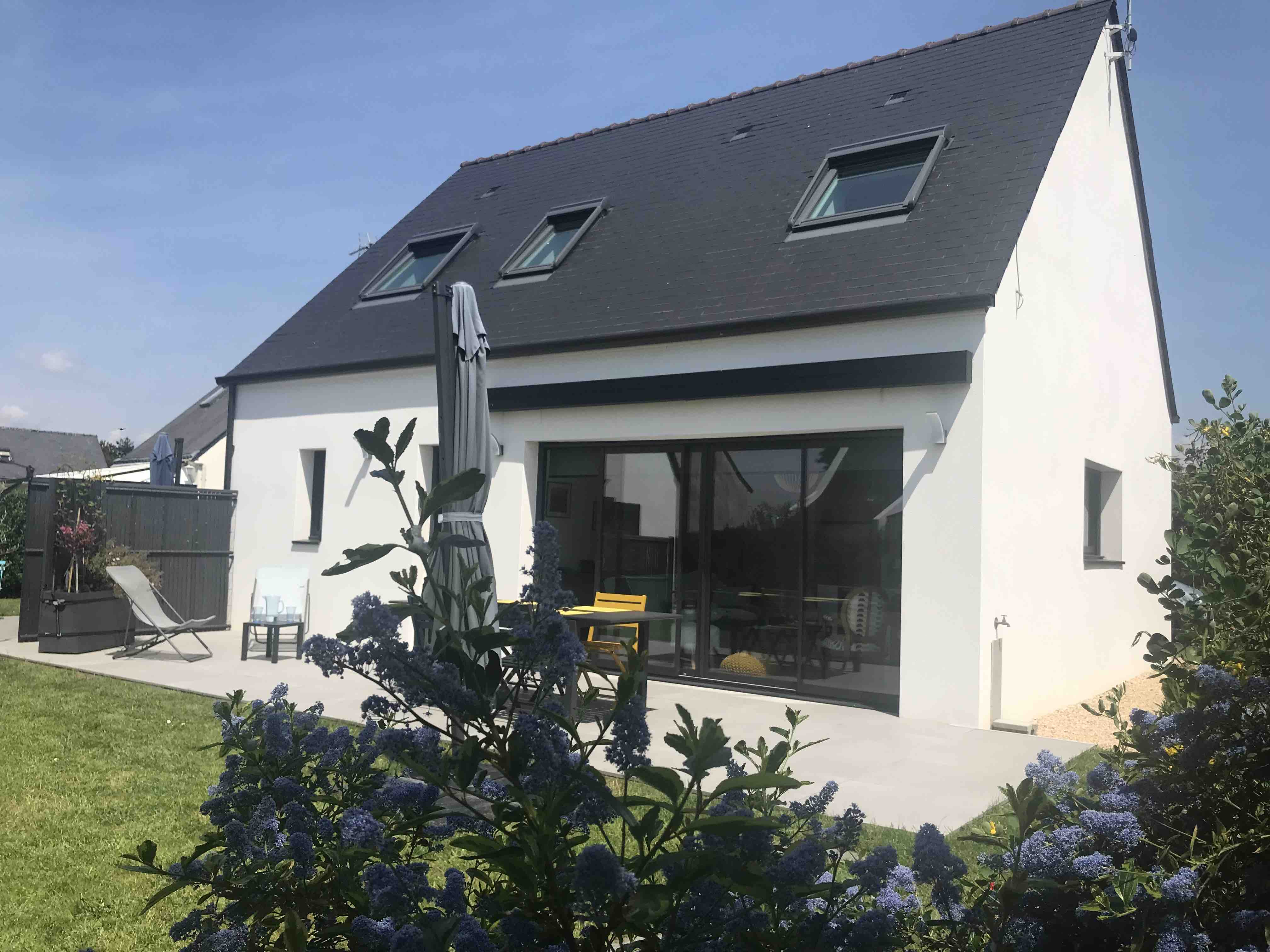 Spacious house with terrace 5 min from the beach