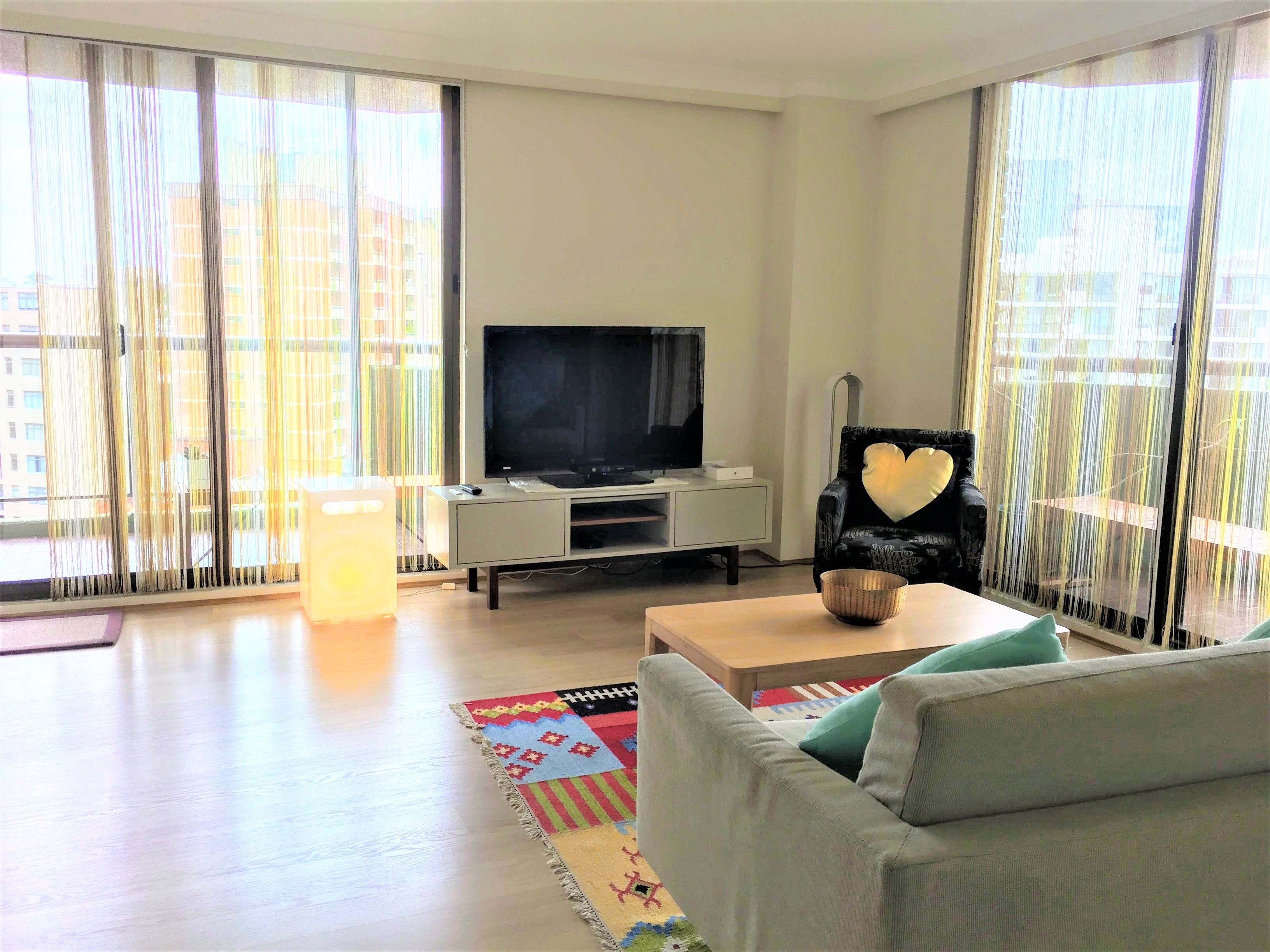 2 Bedroom Apartmnt Heart Of CBD FREE PARKING SPACE