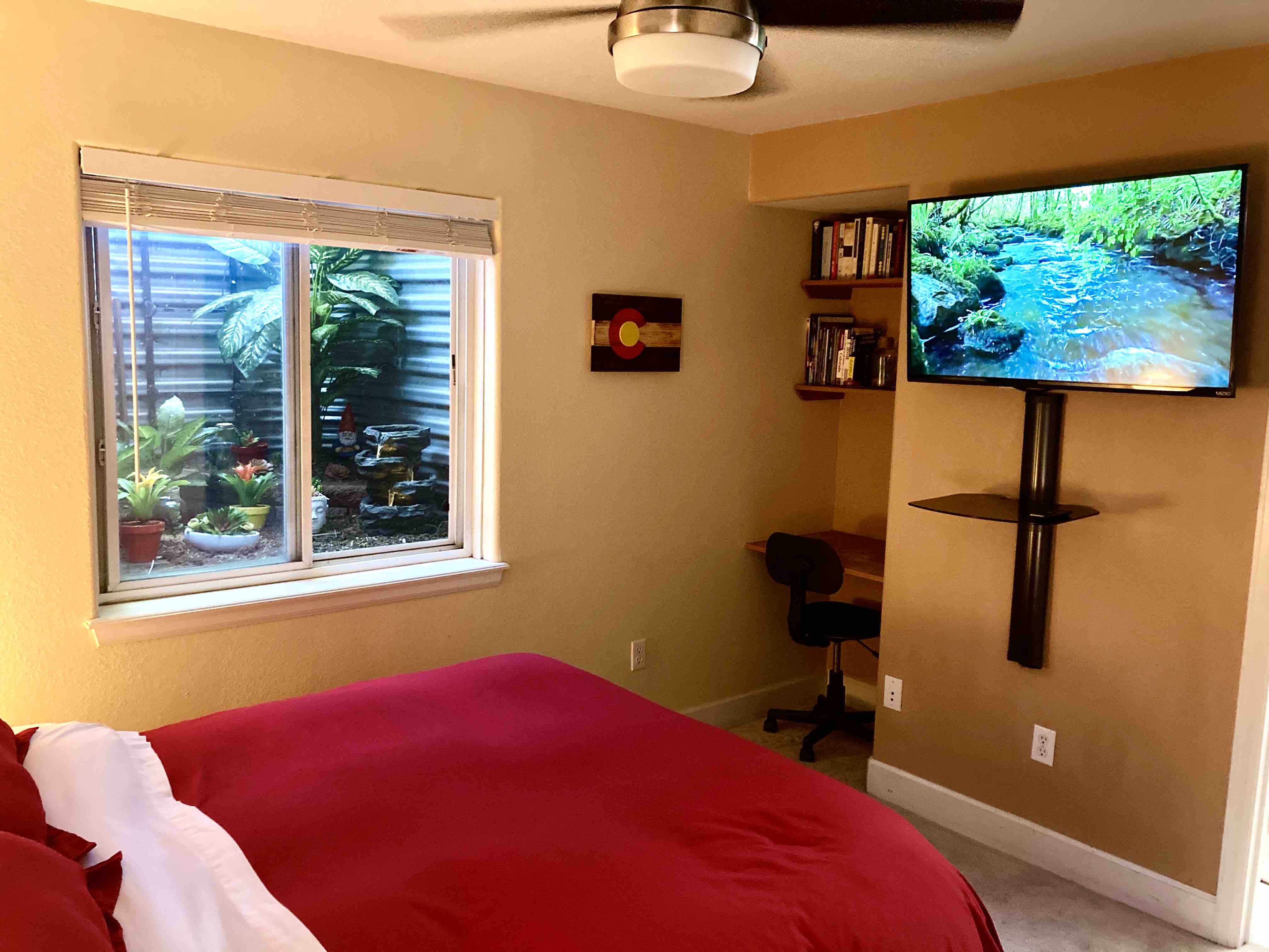 Cozy, Private, Spacious Bedroom and Bathroom in Sunnyside, Denver