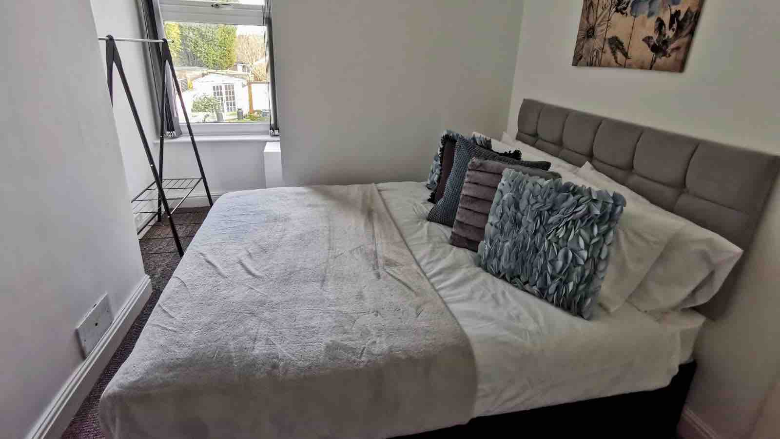C Spacious 5 Bed Pkg Wifi Long Stays Houses For Rent In Cannock England United Kingdom