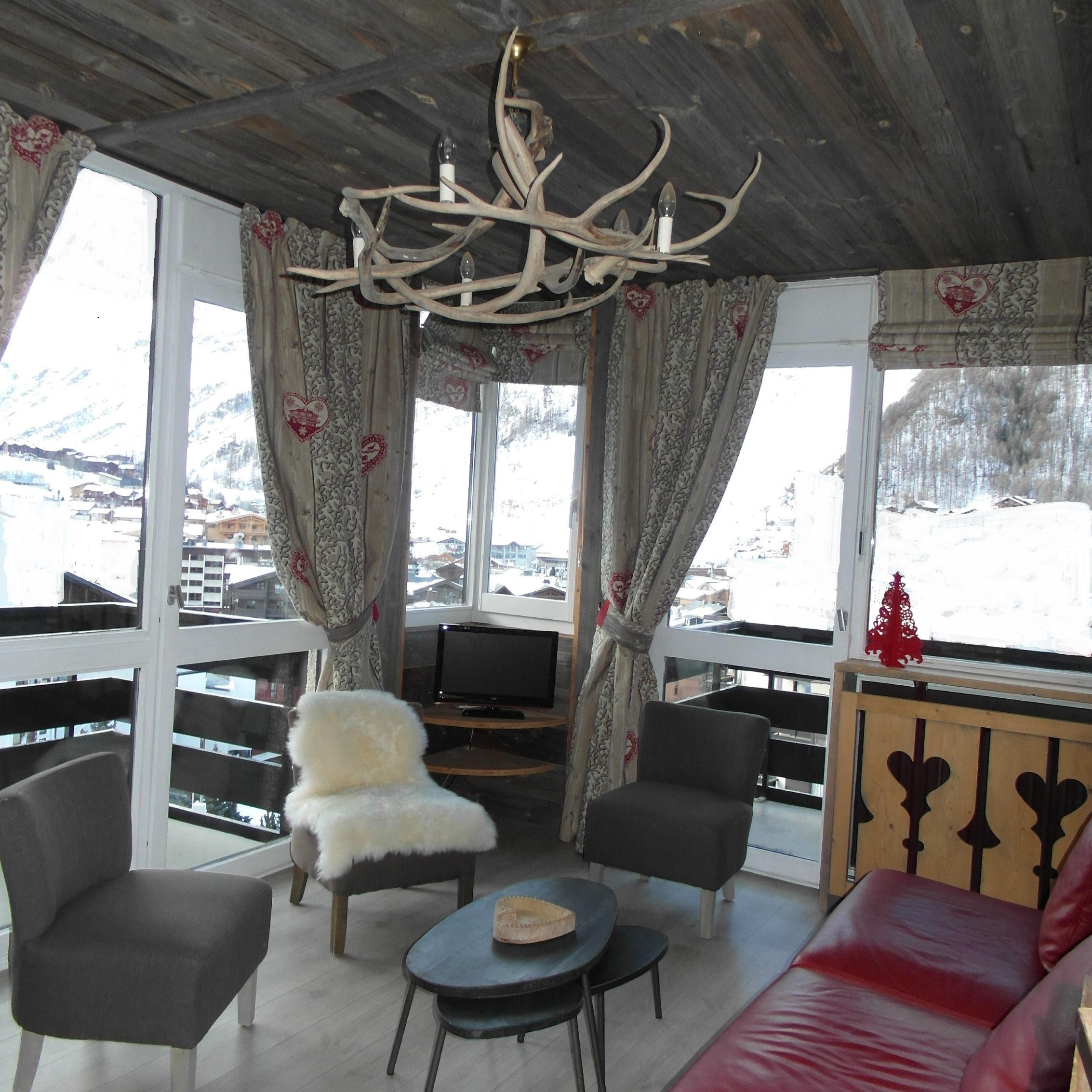 Val d 'Isere Centre BEAUTIFUL 2 bedroom APARTMENT