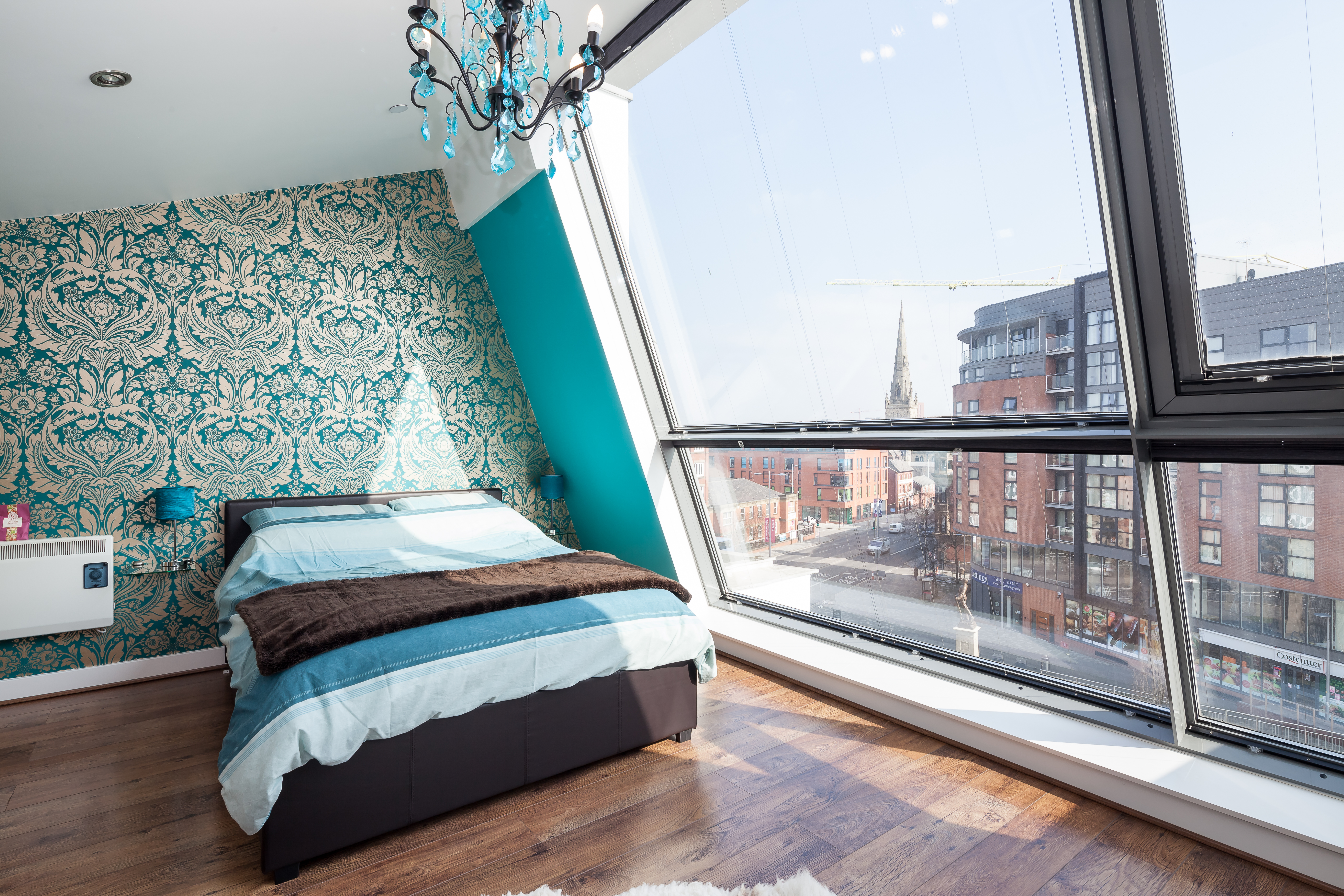 Spacious Duplex Apartment with Parking in Salford District, Greater Manchester