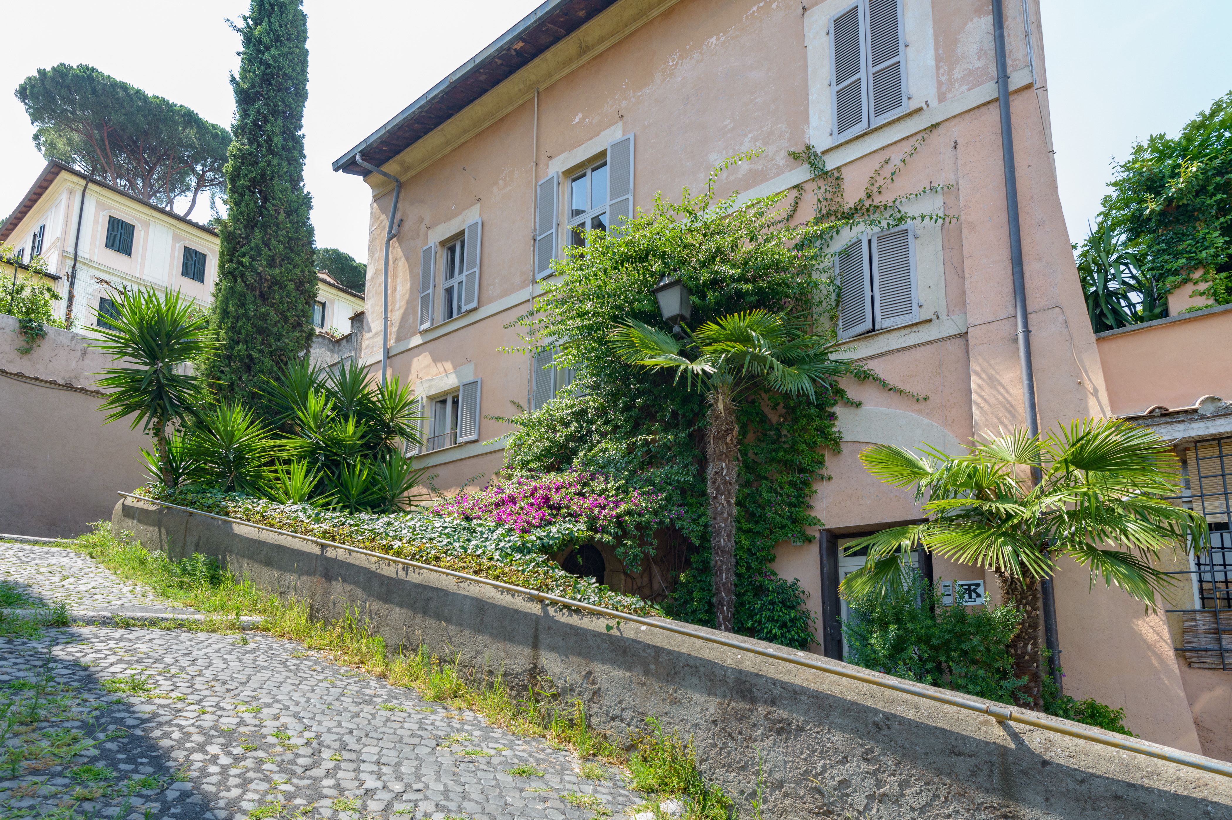800 meters to Peter's Church