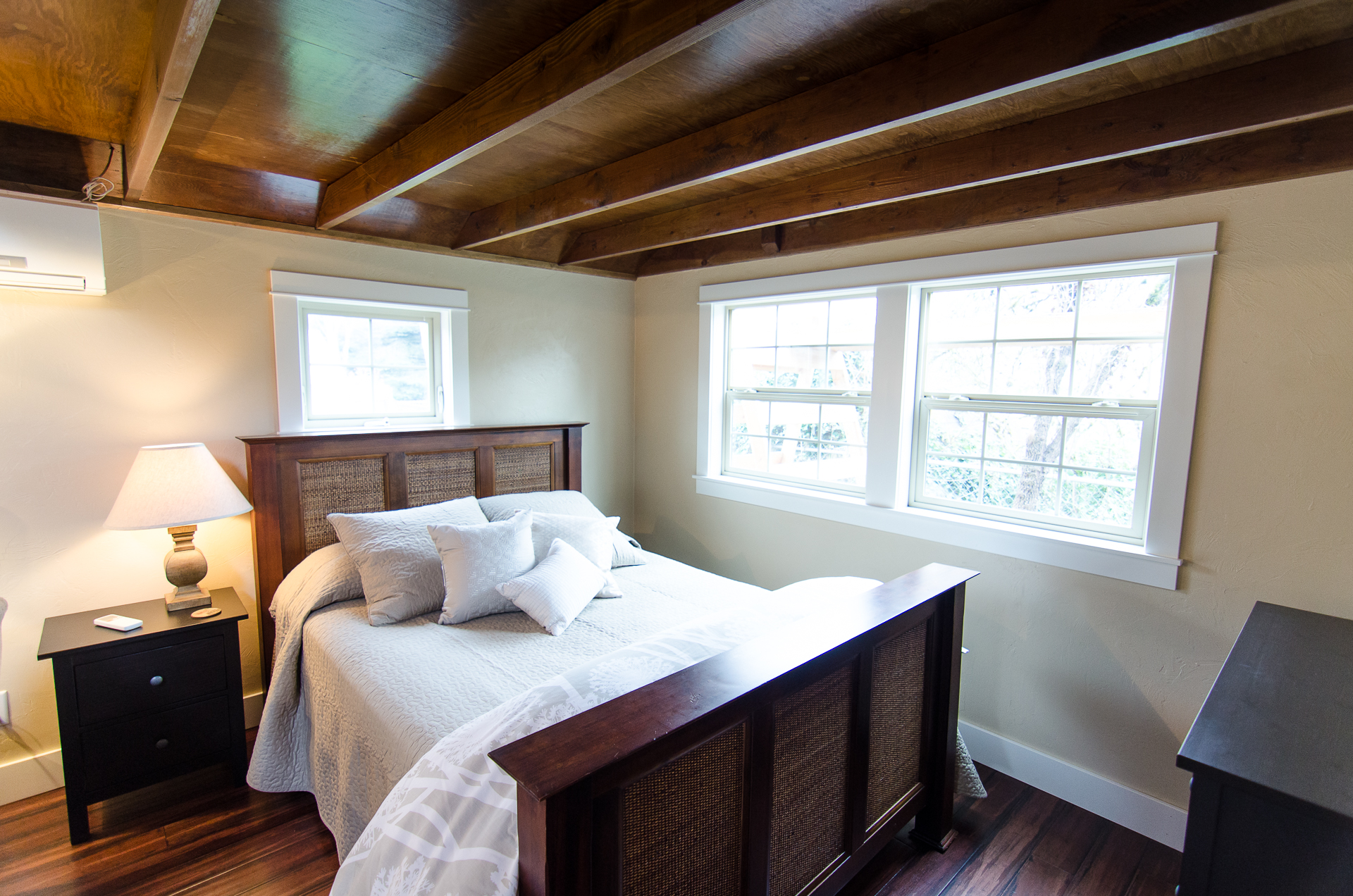 ParkAve Cottage Cozy and walkable to River Paths Guesthouses for