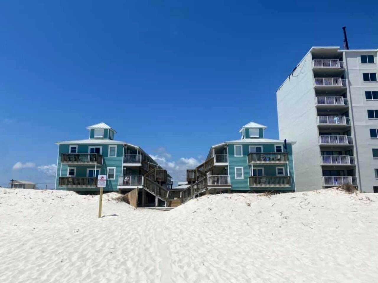 Beachfront condo newly renovated. Steps 2 the Gulf - Apartments for