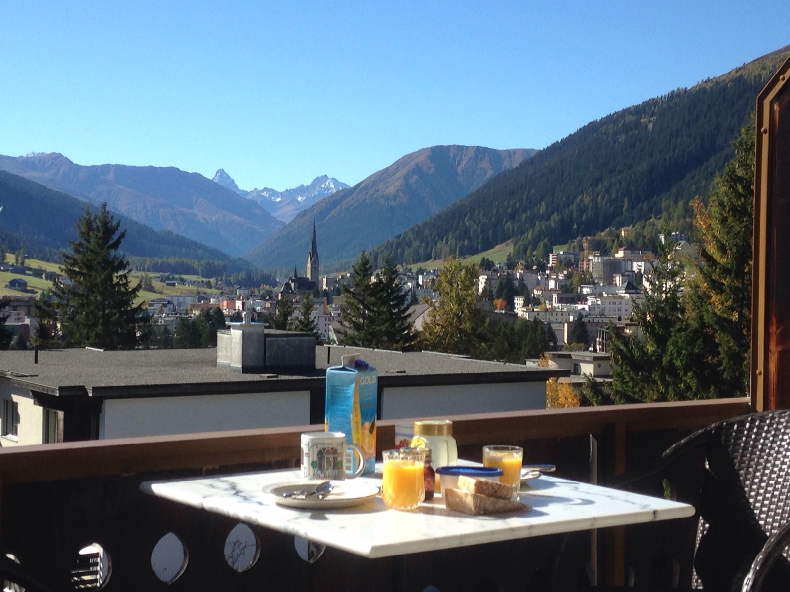 Beautiful sunny 1 1/2 room apartment with top views