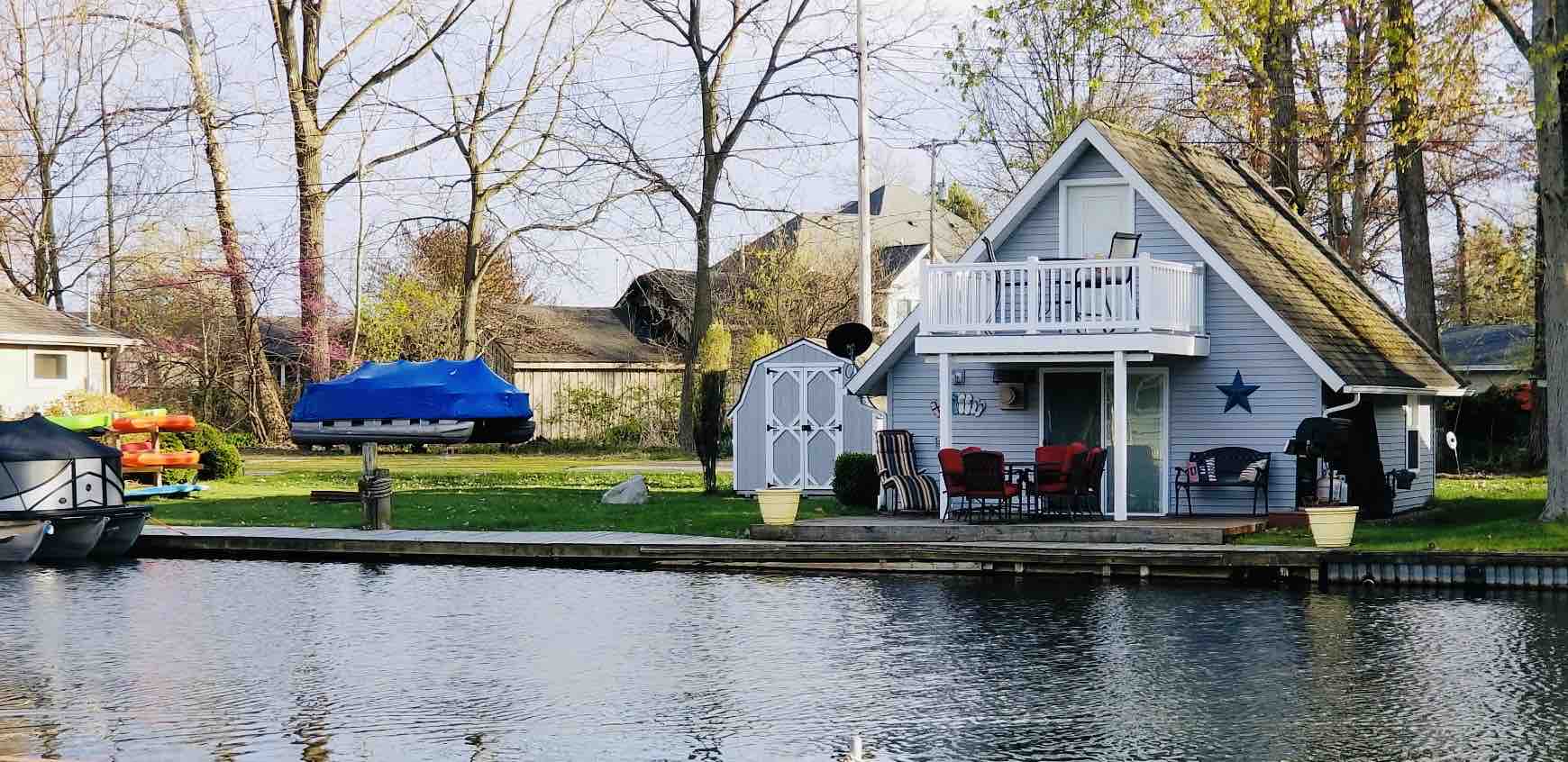 Adorable Gun Lake Cottage Cottages for Rent in Shelbyville, Michigan