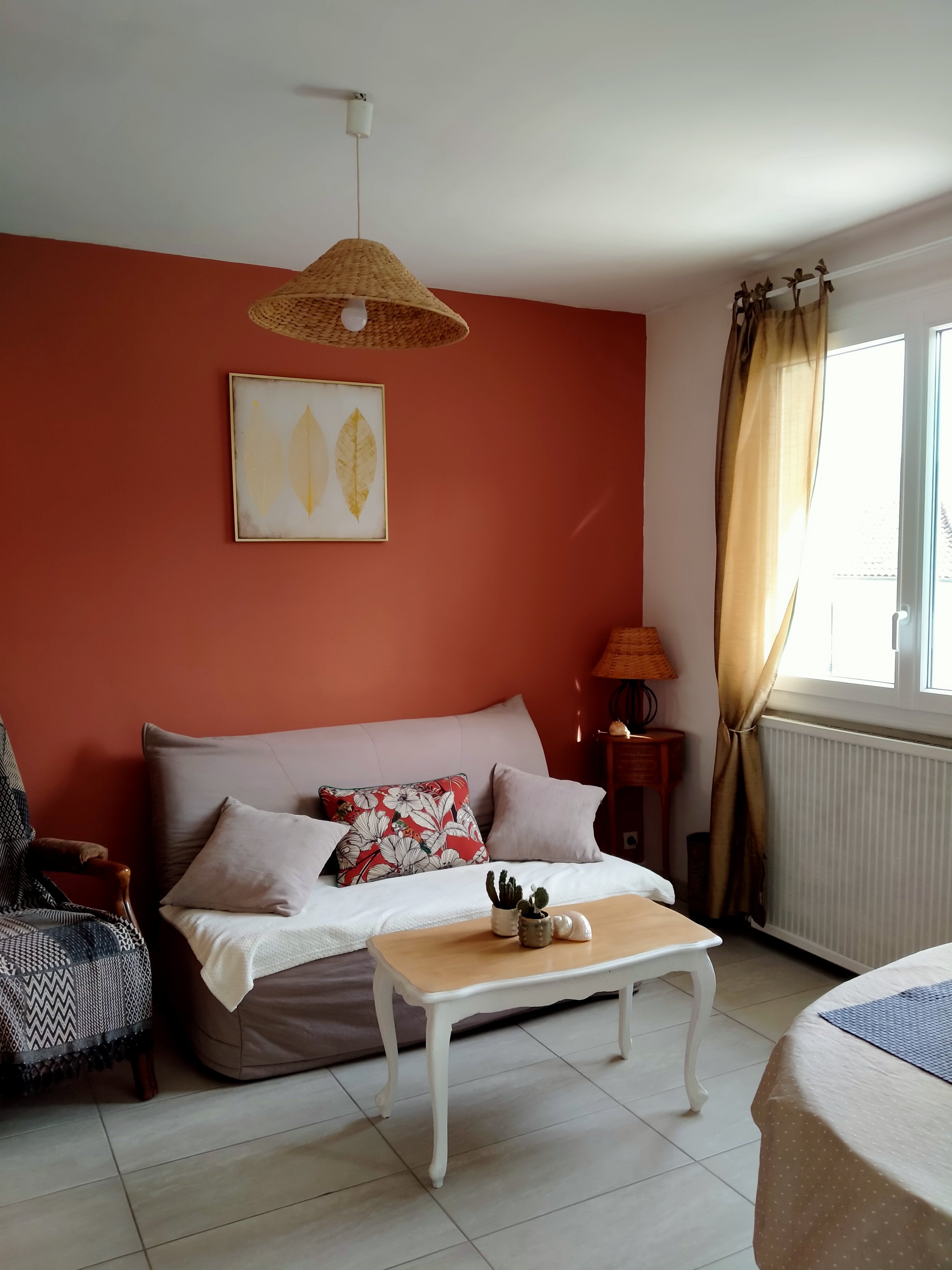 Spacious, sunny F2, private parking, wifi...