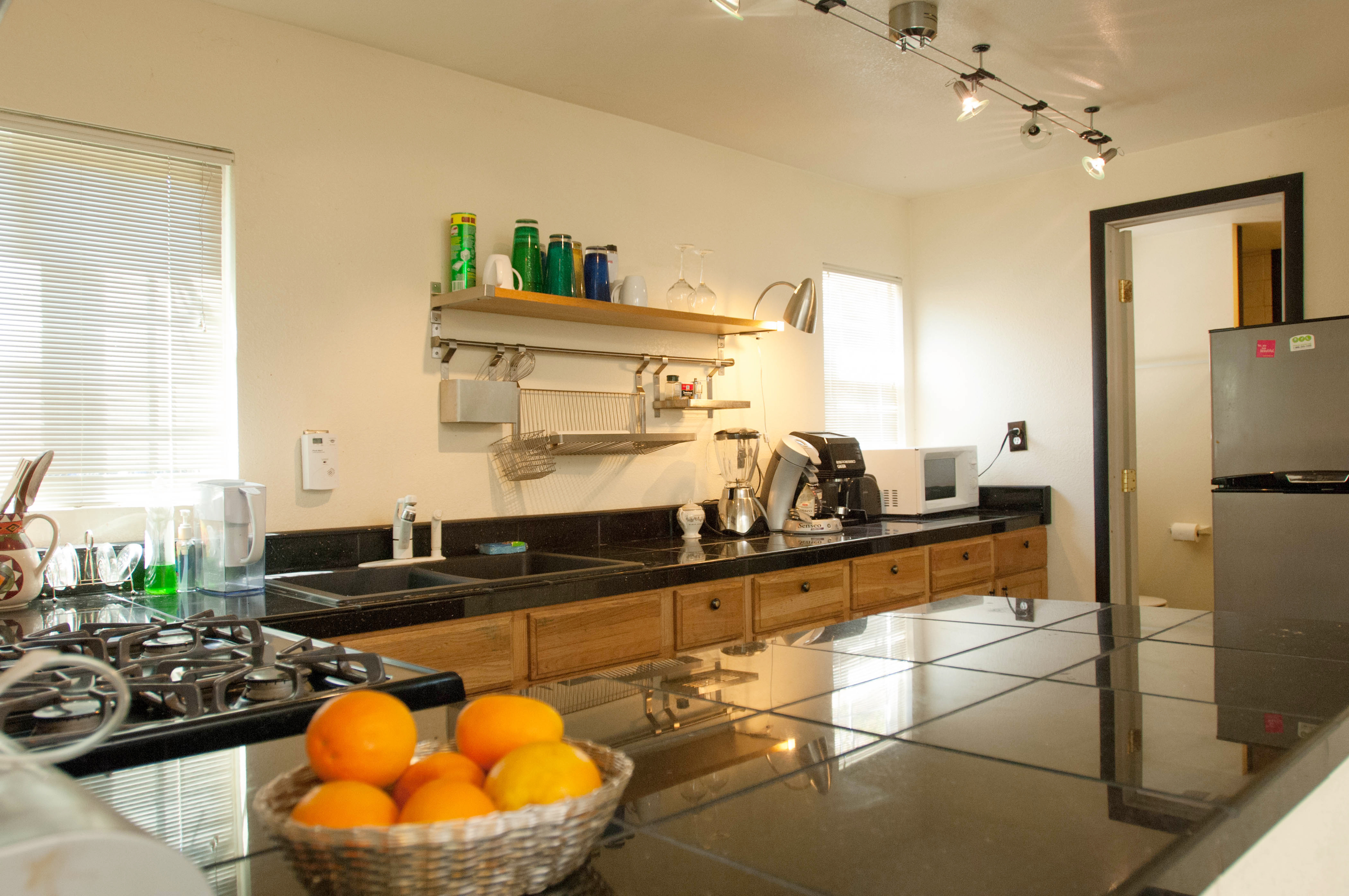 Sweet sunny Oakland carriage house in Castlemont, Oakland