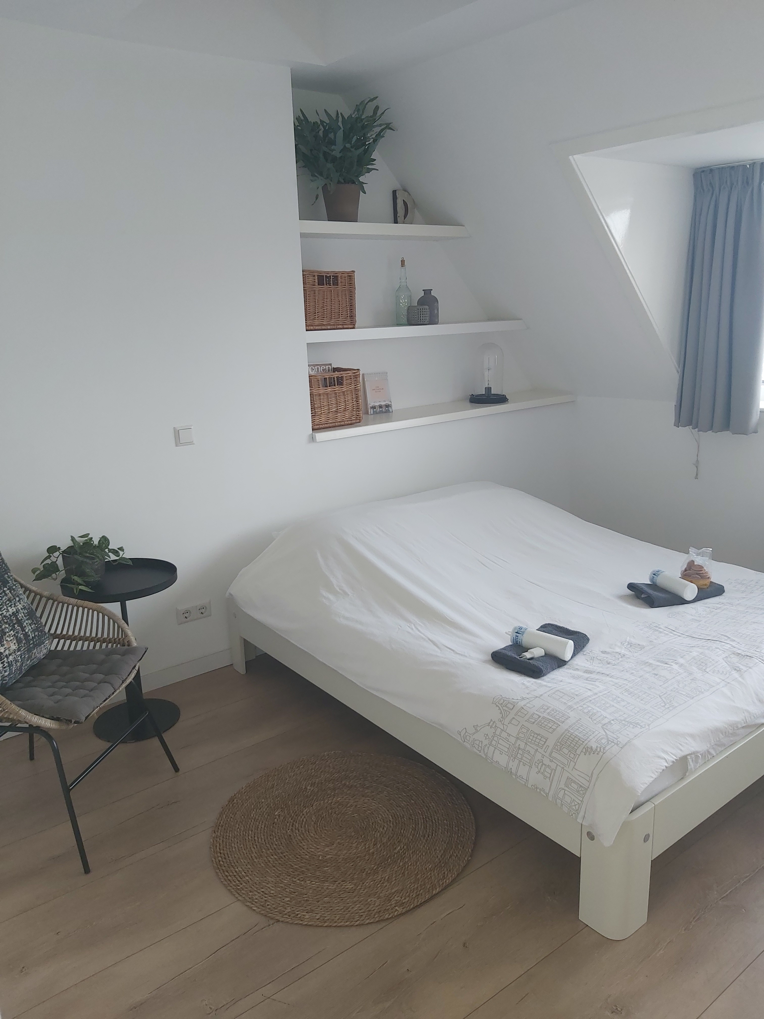 Room near Amsterdam and Windmill area