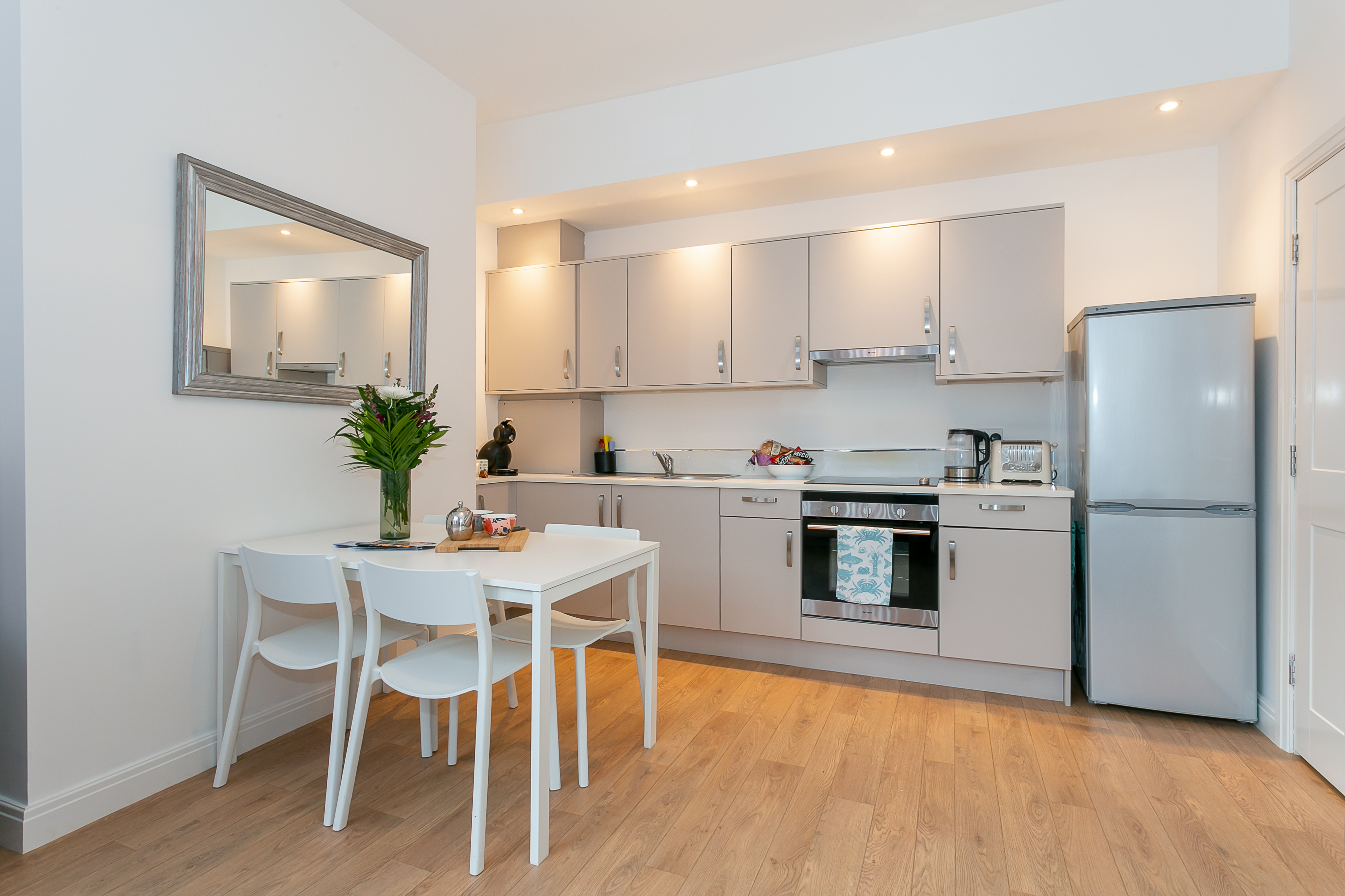 Cosy King's Road Flat FREE off-road Parking