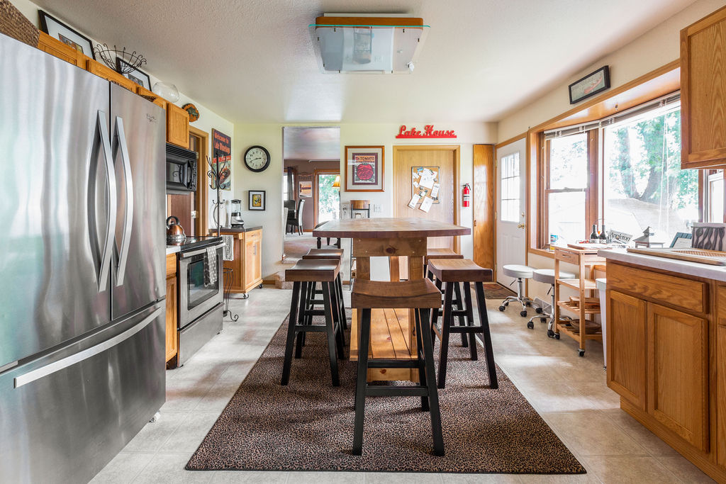 Lake Life, year round hot tub! Cottages for Rent in Neenah, Wisconsin