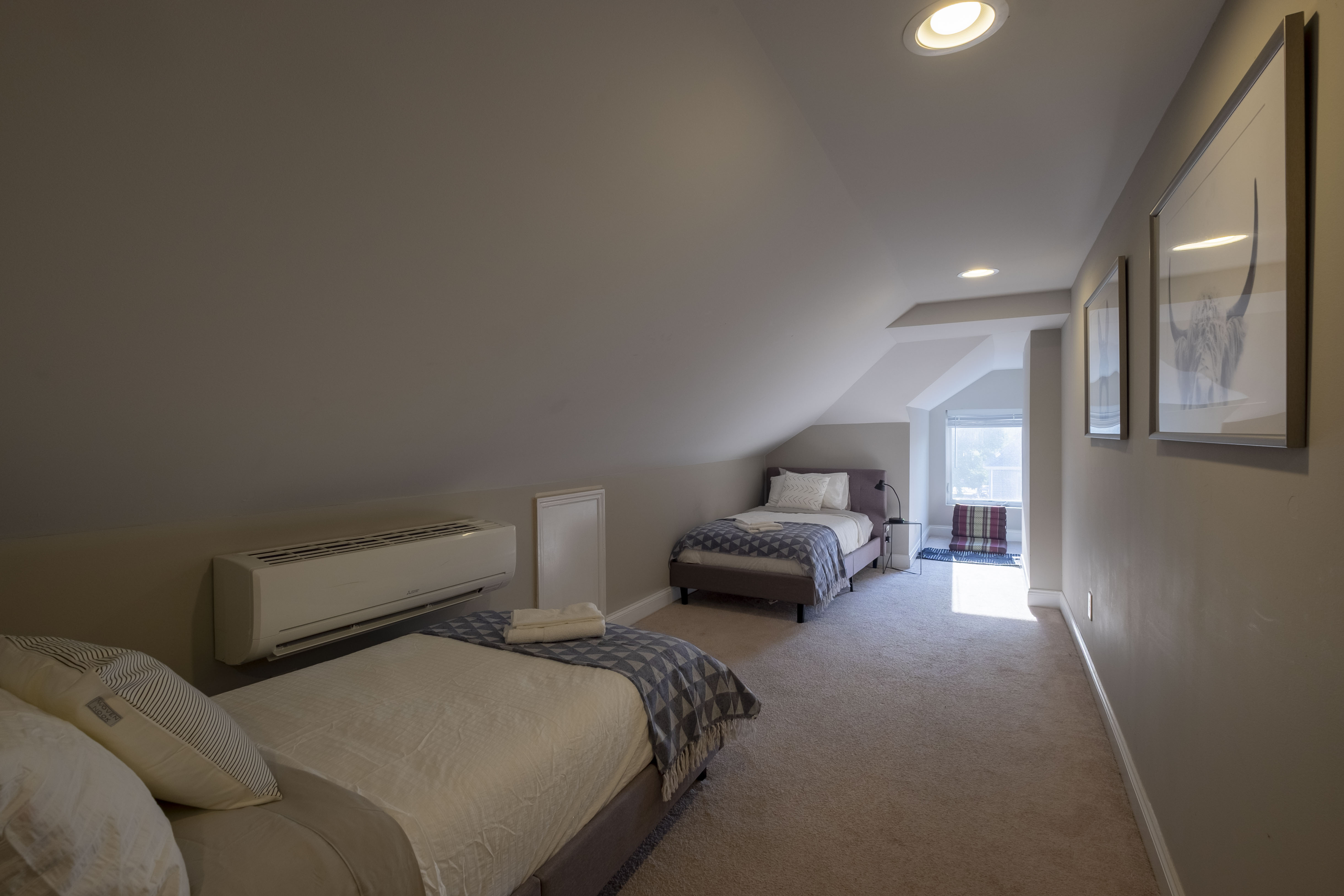 EDGEWOOD ROOM ★ 2 Beds ★ Comfortable Private Room in Near North/University, Columbus