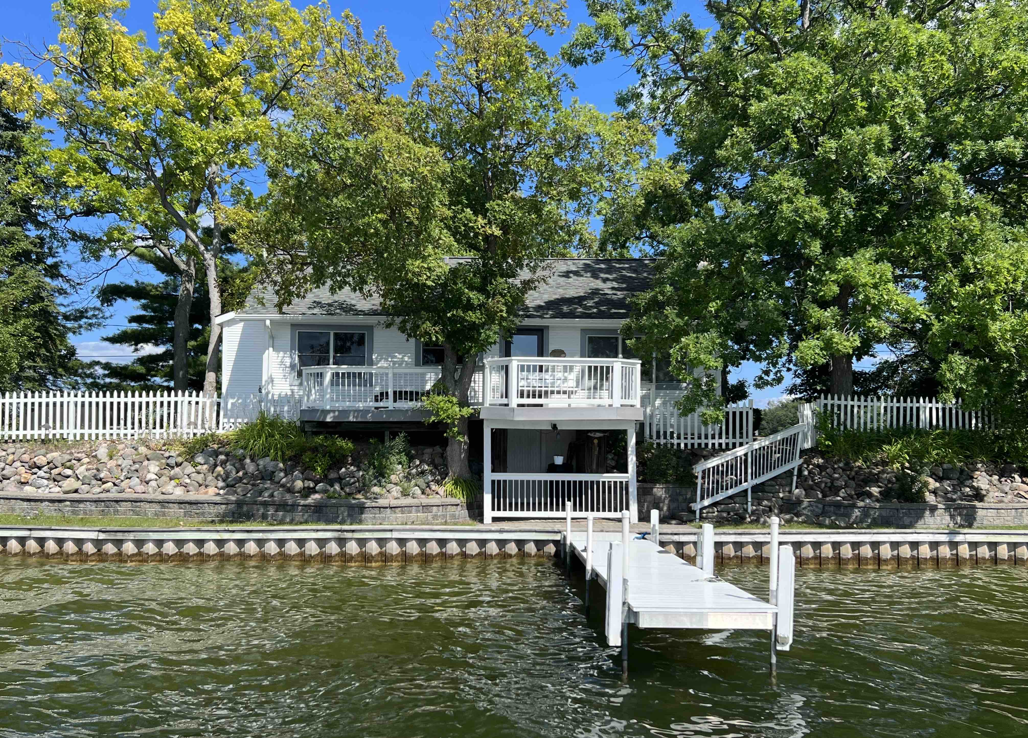 Quaint Island Get-Away *Pontoon included