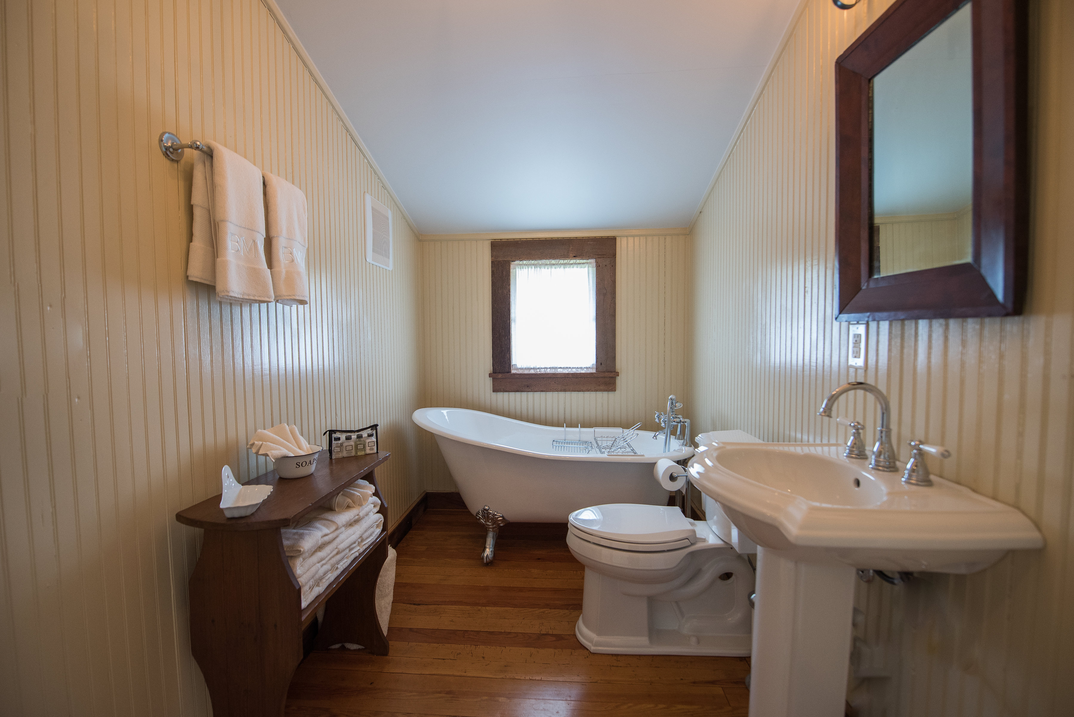 Historic Mellein Log Cabin Cabins for Rent in Marthasville, Missouri