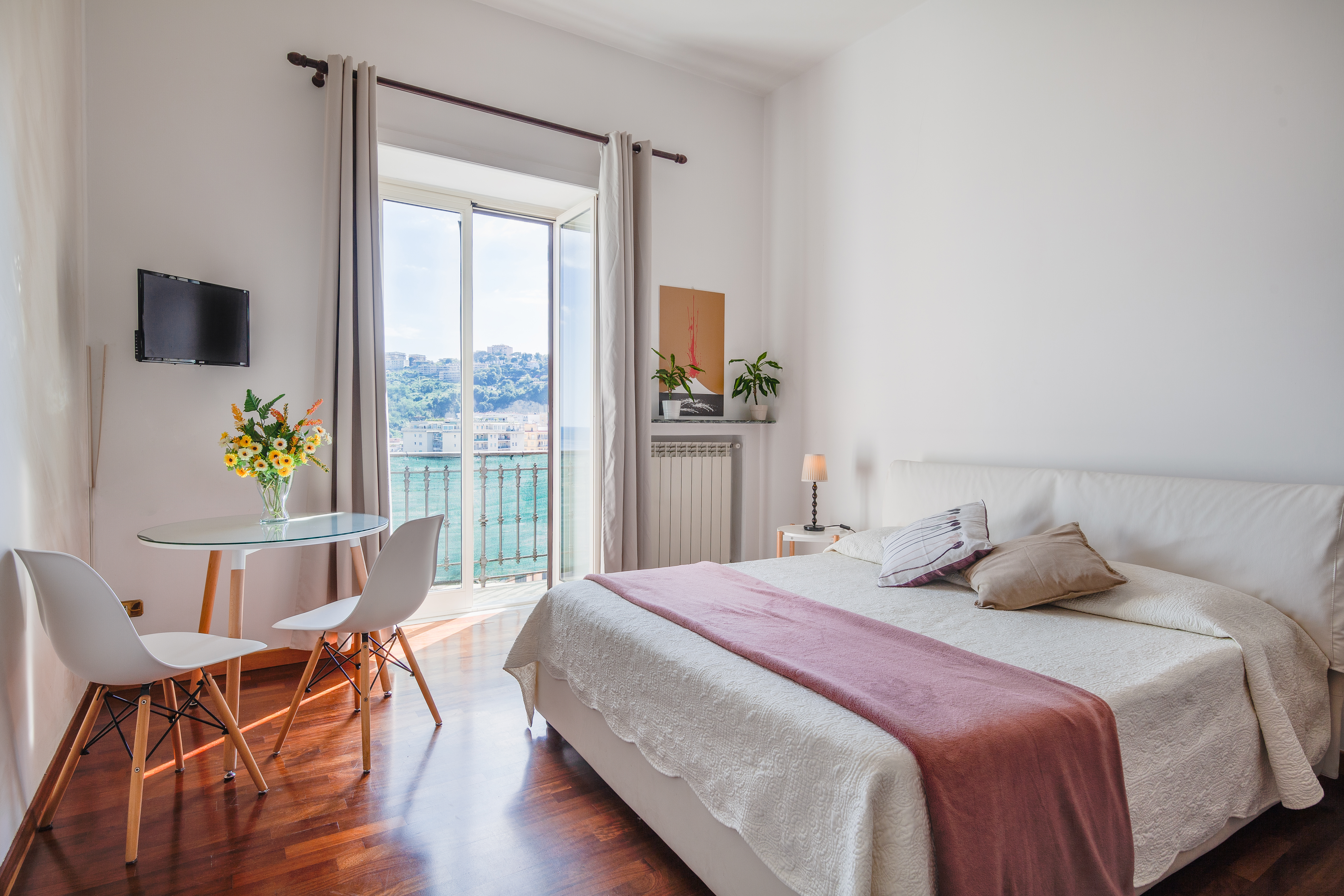 Lovely Sea View Bedroom w Balcony & pvt Bathroom! in Chiaia, Naples