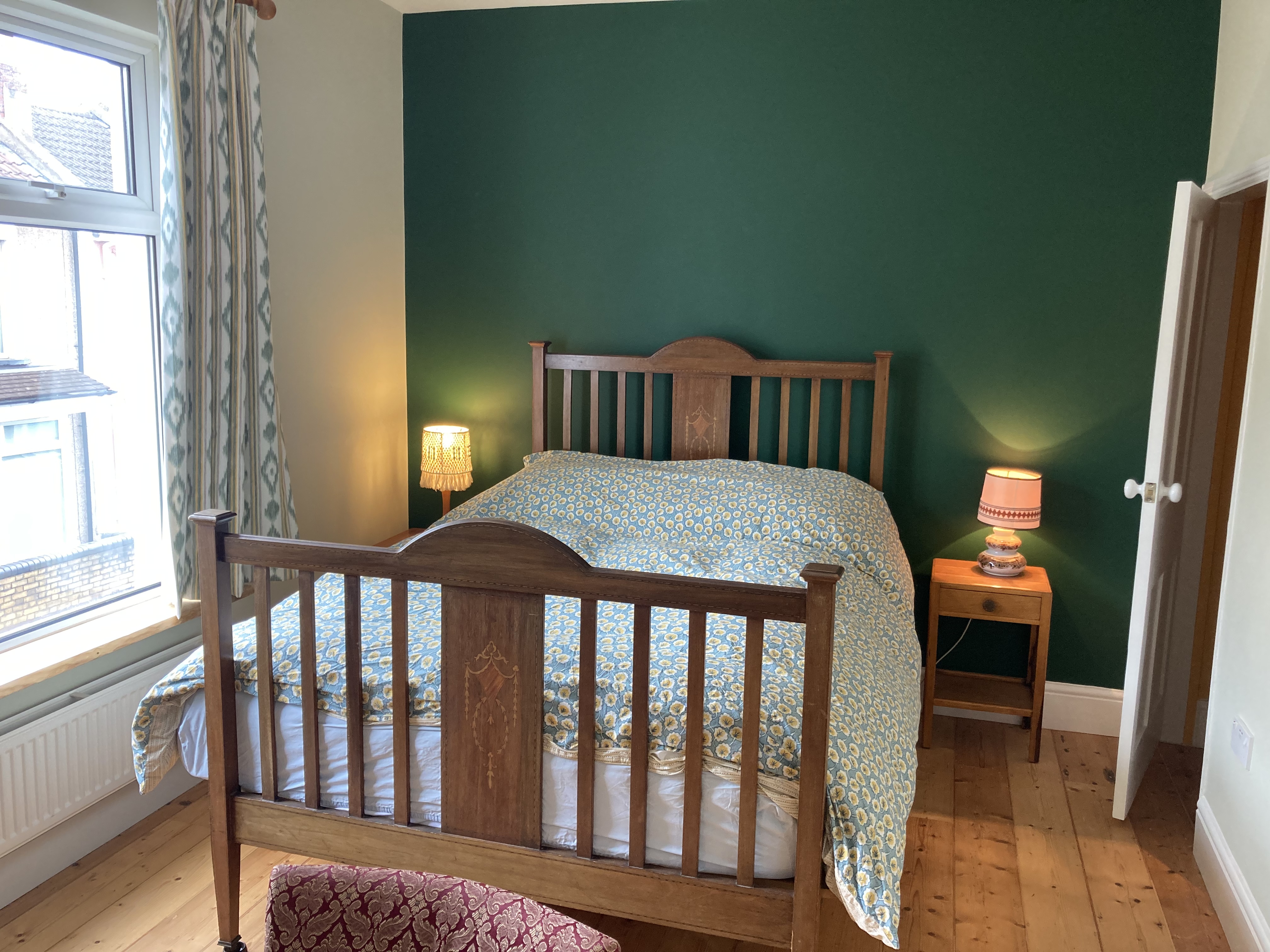 Comfy room in quiet terraced house near station in Windmill Hill, Bristol