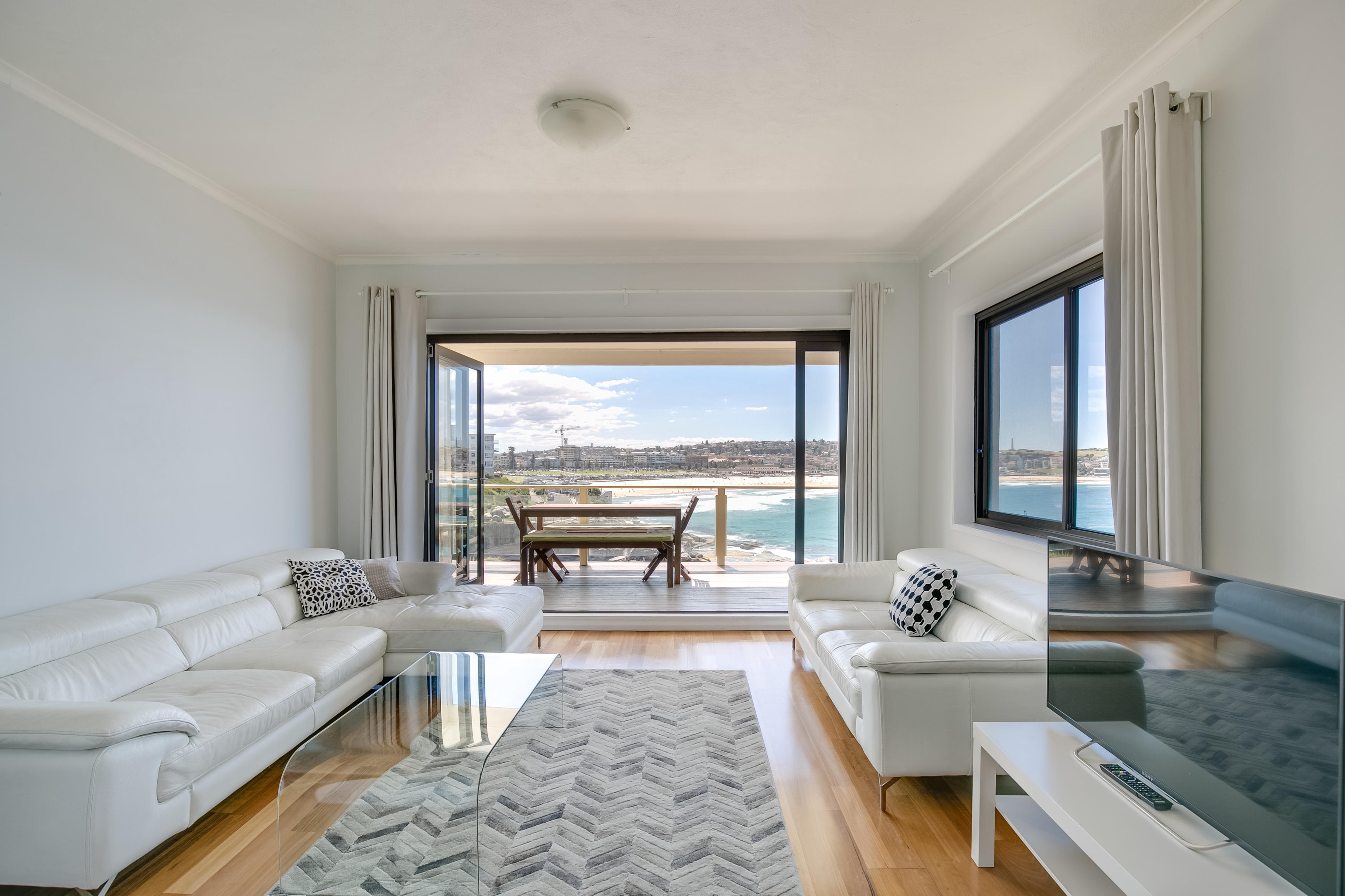 Ultimate Bondi Escape+ Balcony+ Stunning Views! in Waverley, Sydney