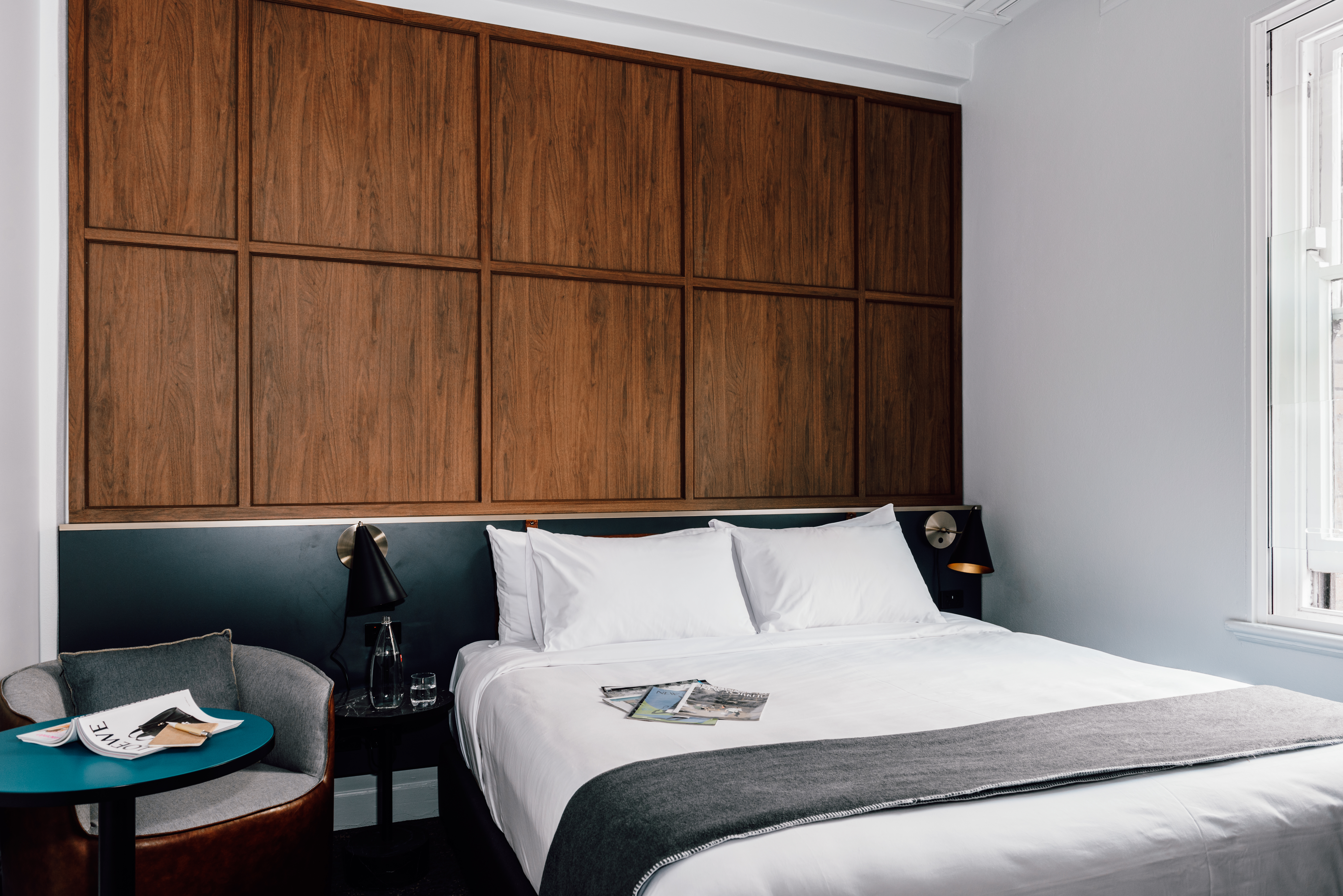 Luxurious Escape: Relaxing Retreat with a King Bed