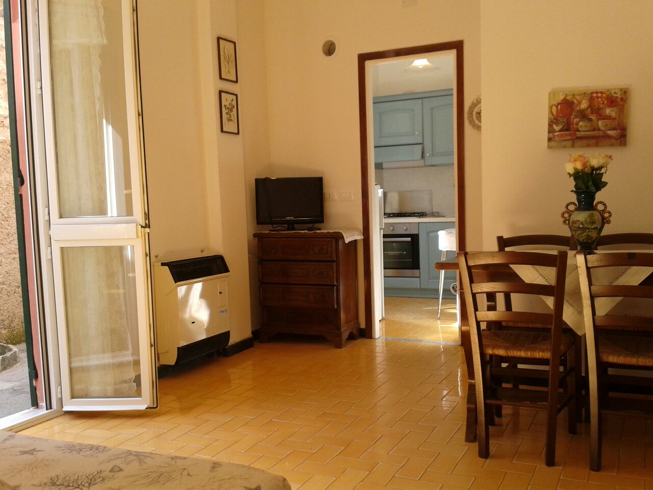 MONTEROSSO/5 TERRE APARTMENT WITH PARK,COURTYARD,