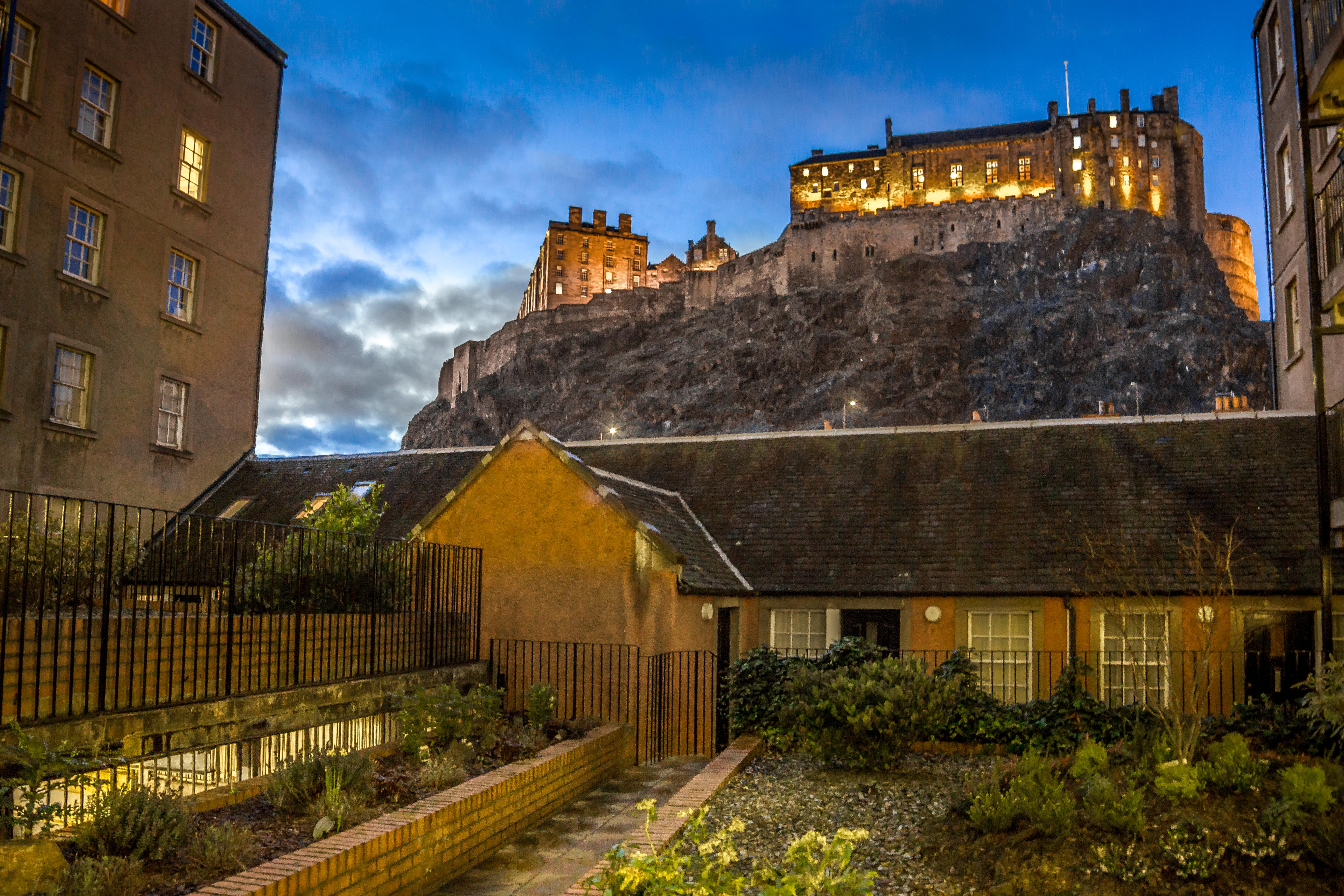 Castle view&Grassmarket Studio Flat in Old Town, Princes Street and Leith Street, Edinburgh