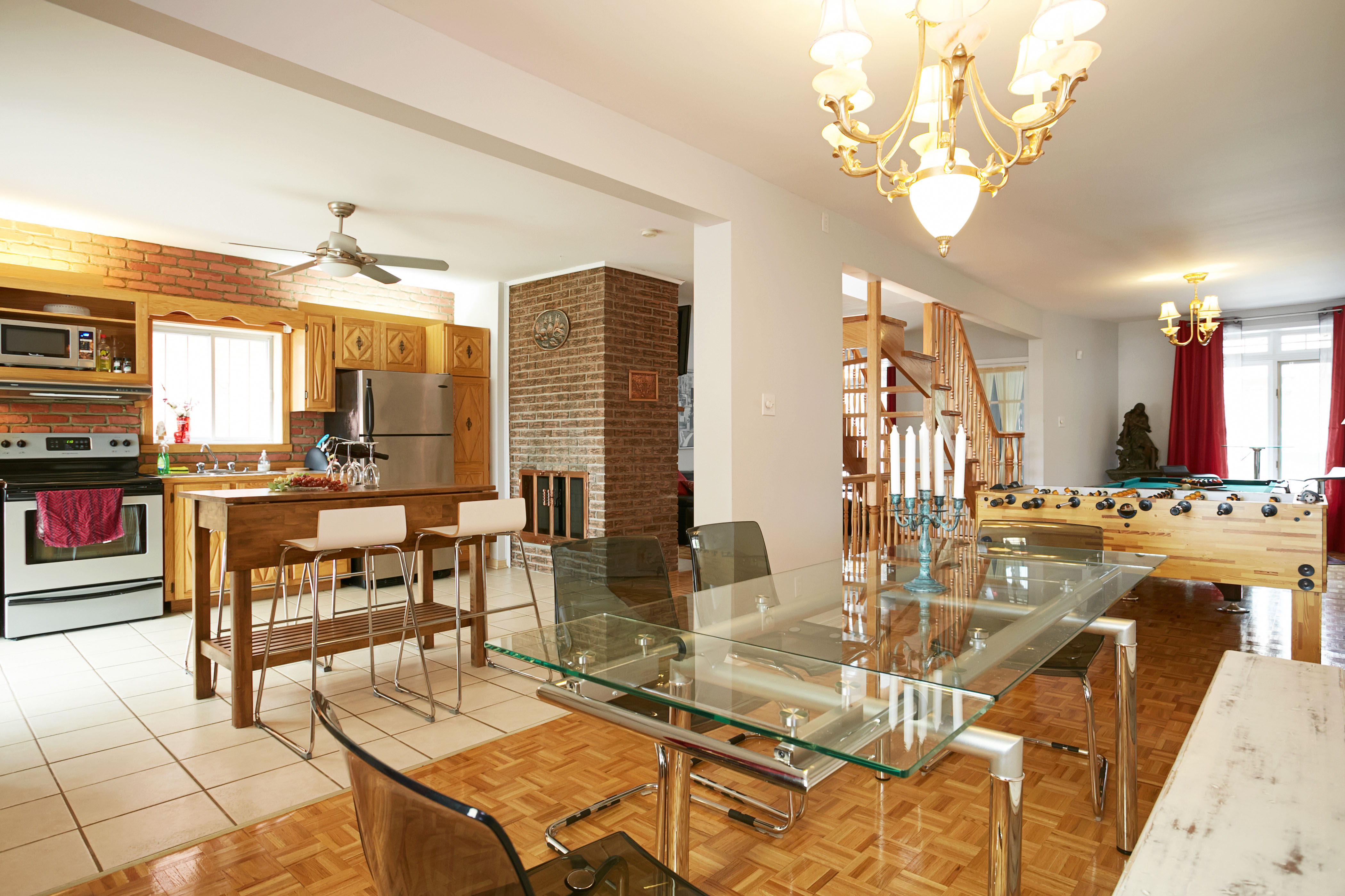 Spacious 5BR House · Parking · Metro · Sleeps 16