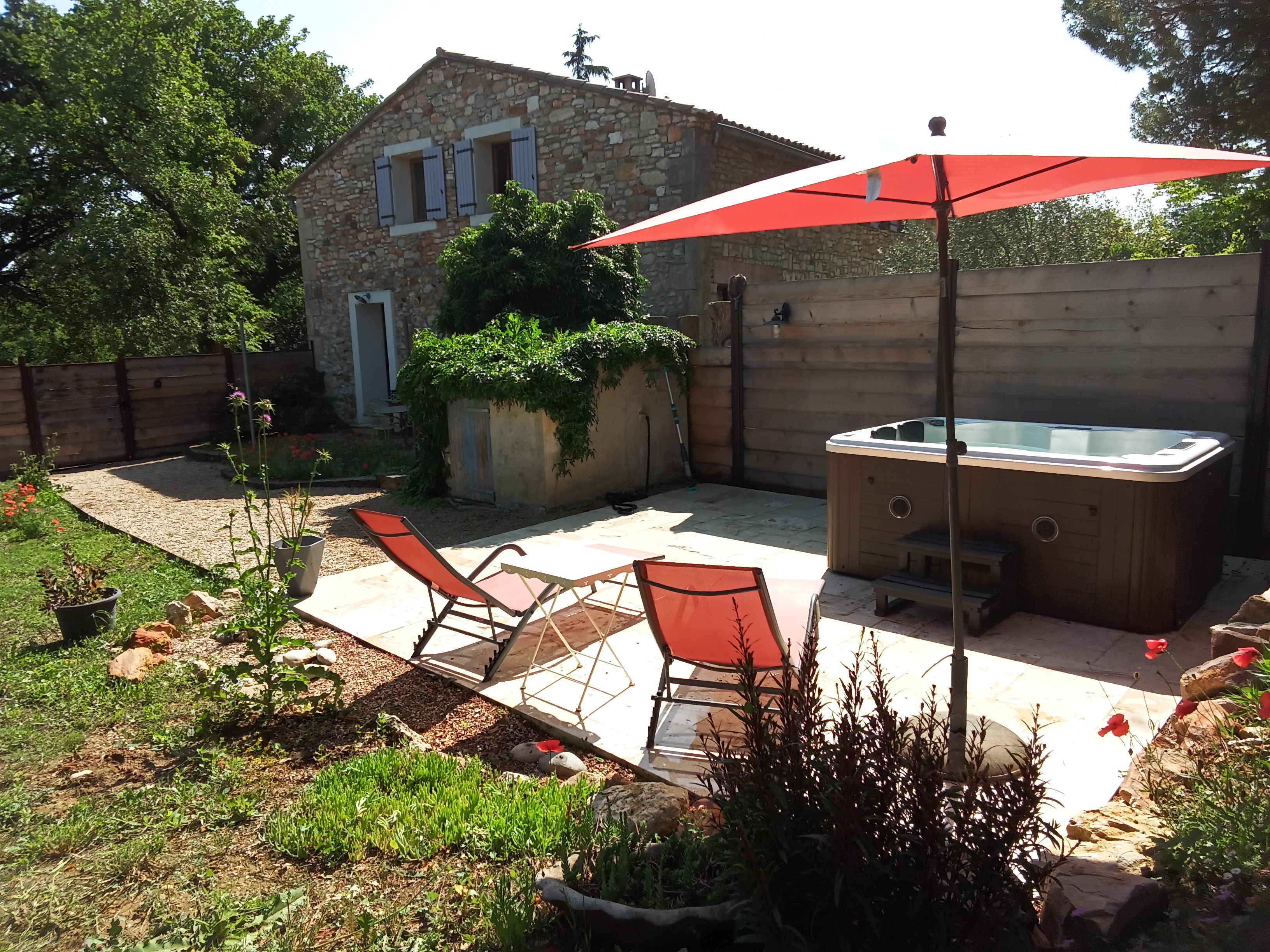 1 bedroom apartment in the countryside with hot tub