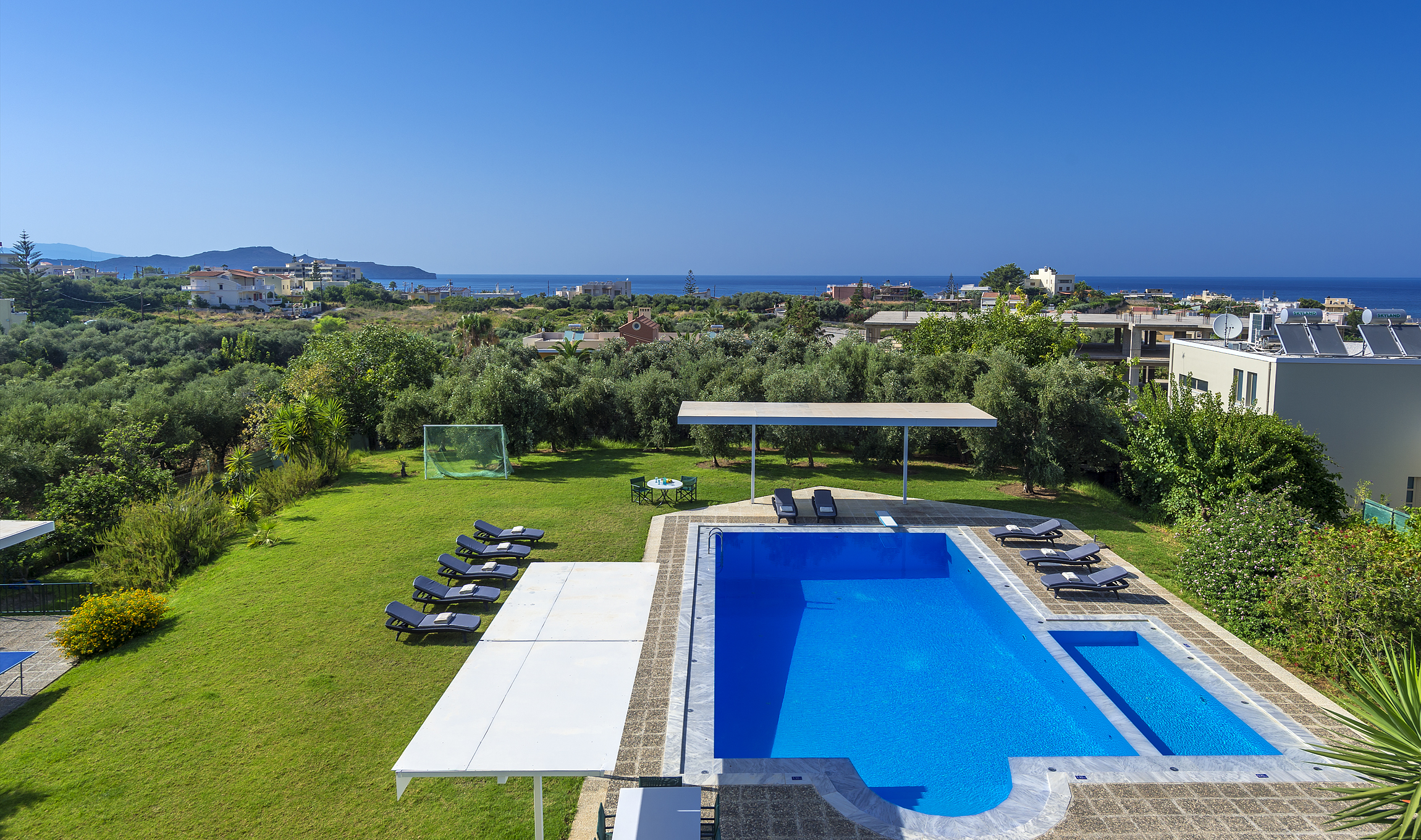 Deep Dive Pool Villa