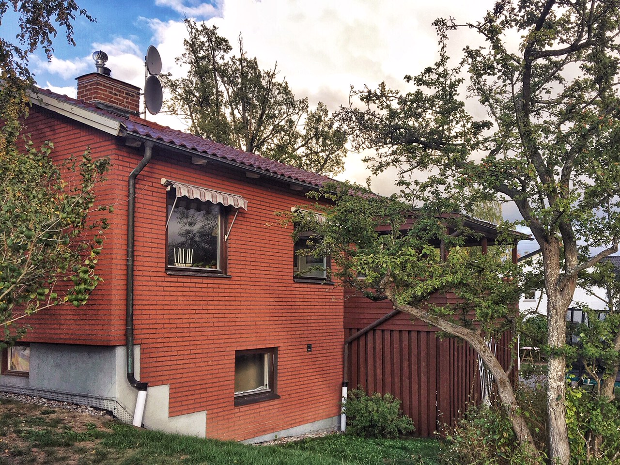 Small charming villa in Långbro with a cat