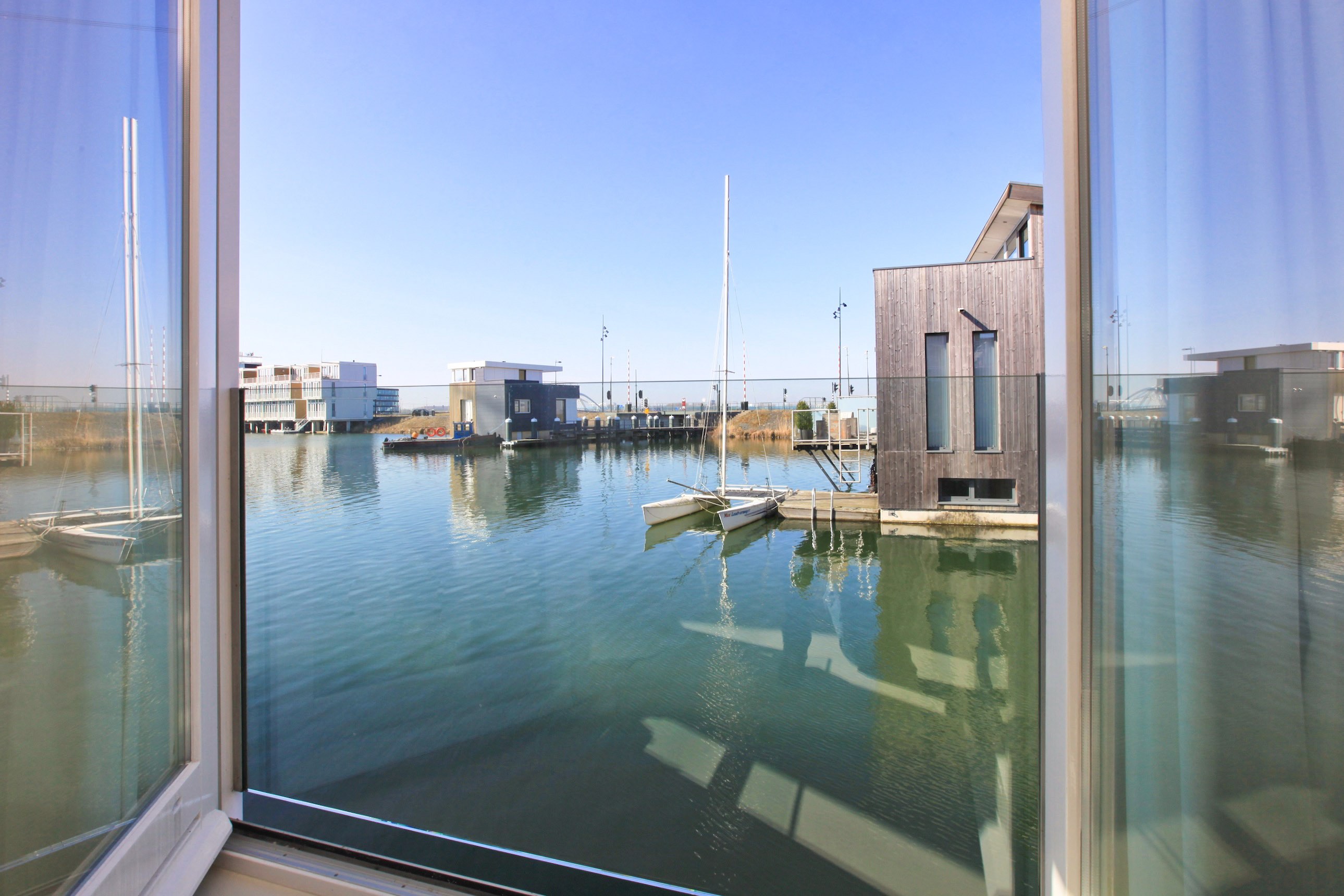Floating house — Amsterdam stay