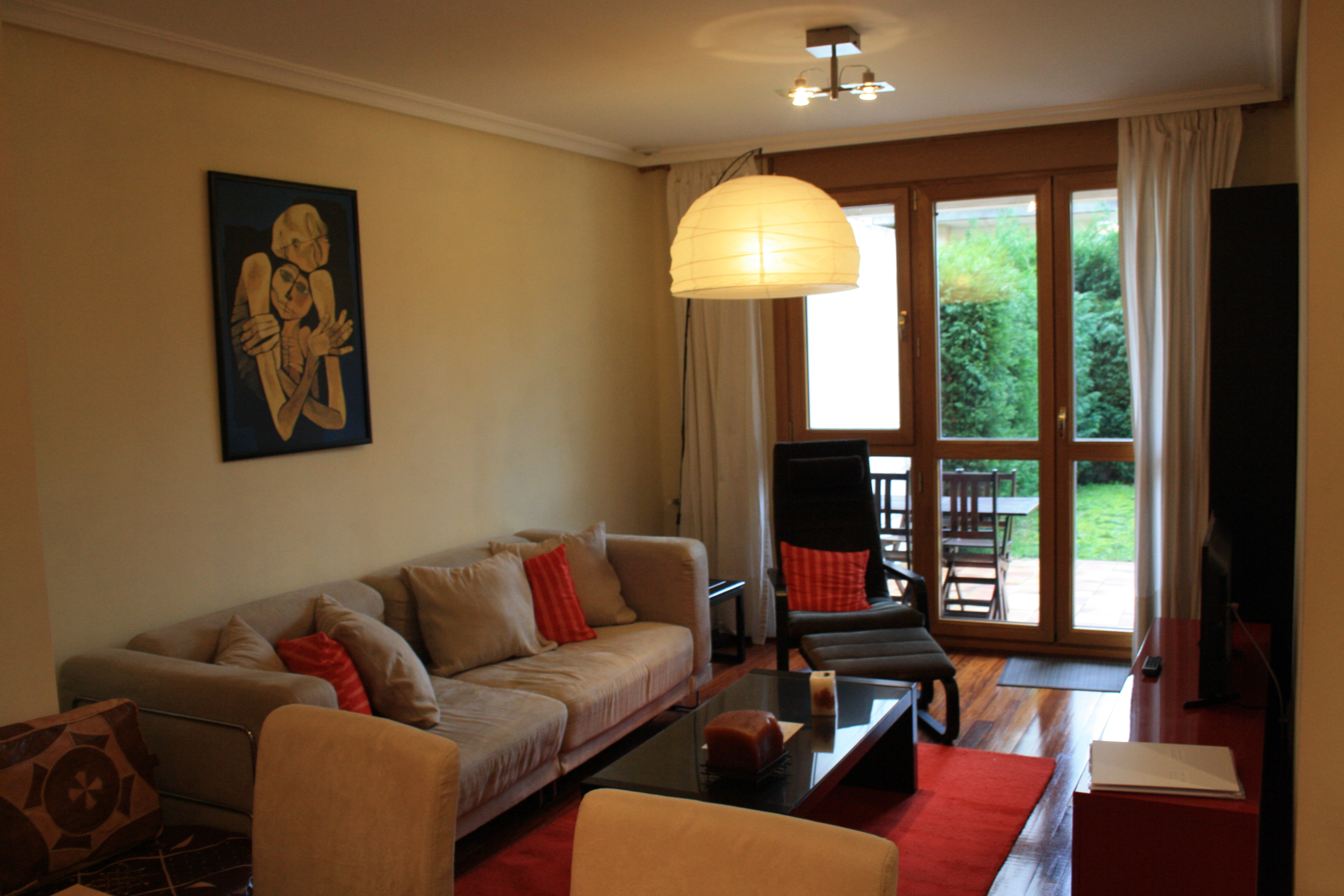 Bright, modern apartment near beach, 54m2 garden
