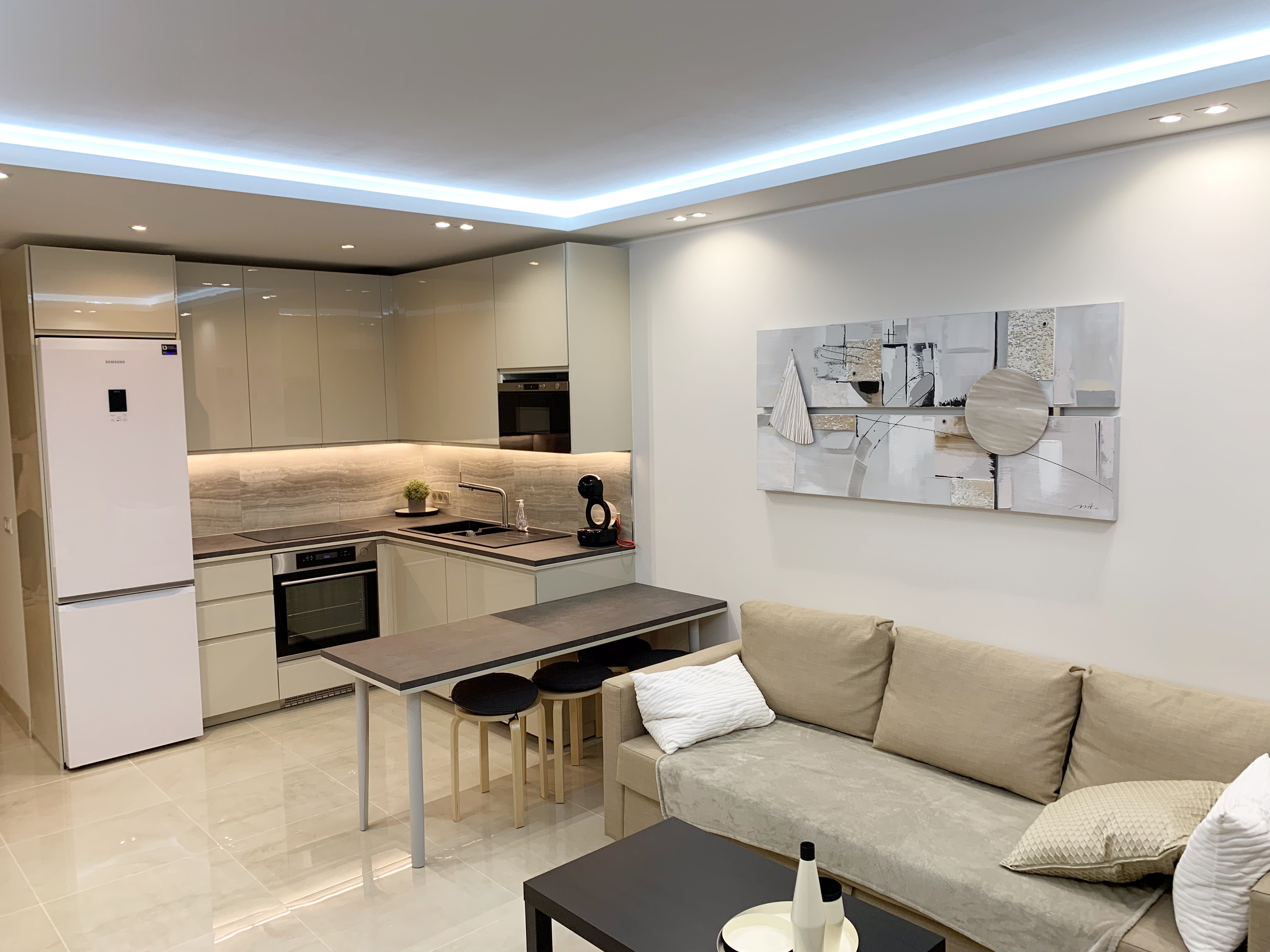 Newly renovated beachfront apartment RCM/Menton