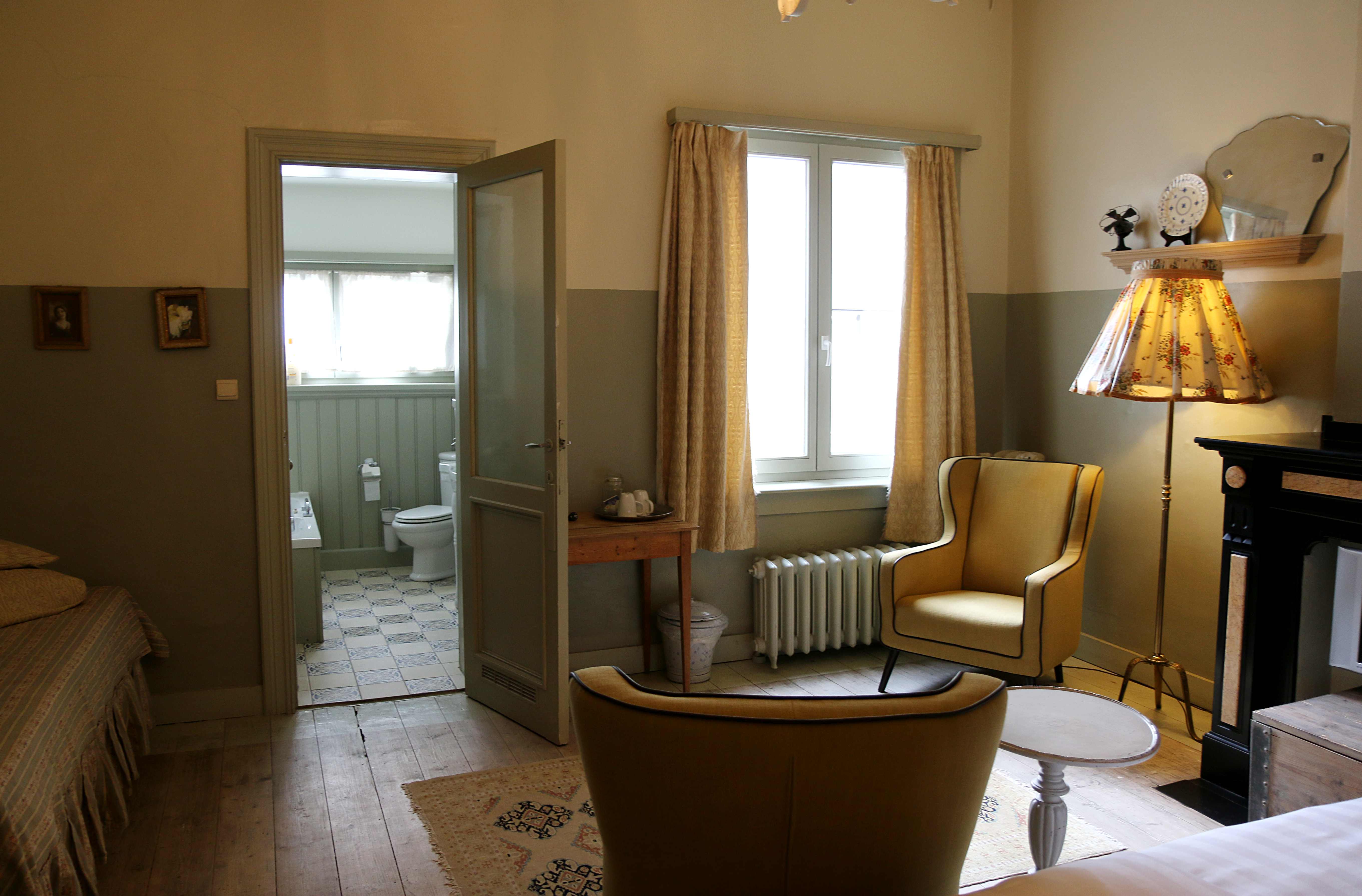 B&B kamer - privé badkamer in XXL herenhuis, stad in Harmonie, Antwerp