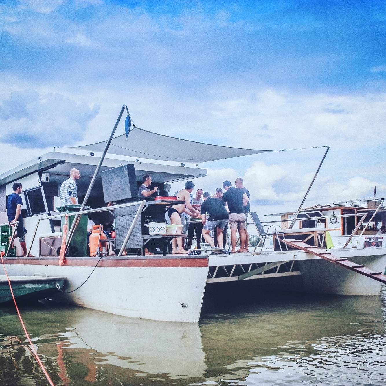 Katamaran Izdavanje Na Dan Vaixells Per Llogar A Novi Sad Serbia