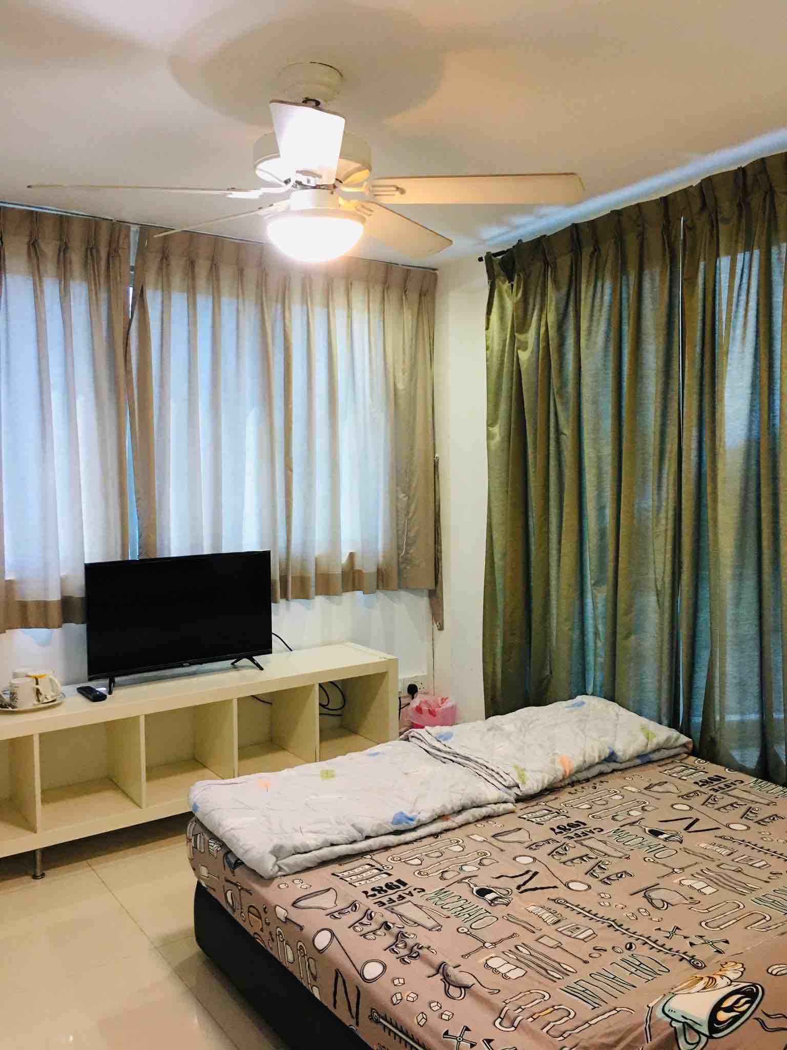 371 L2R1 Private Room w Toilet in a walkup apt